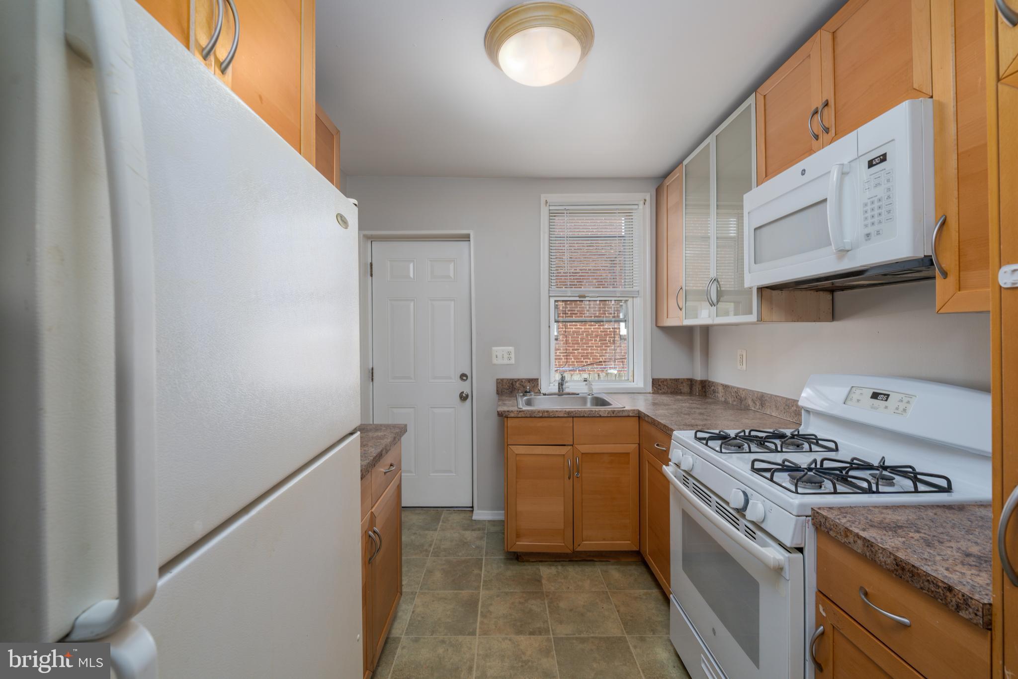 1637 SPENCE STREET
