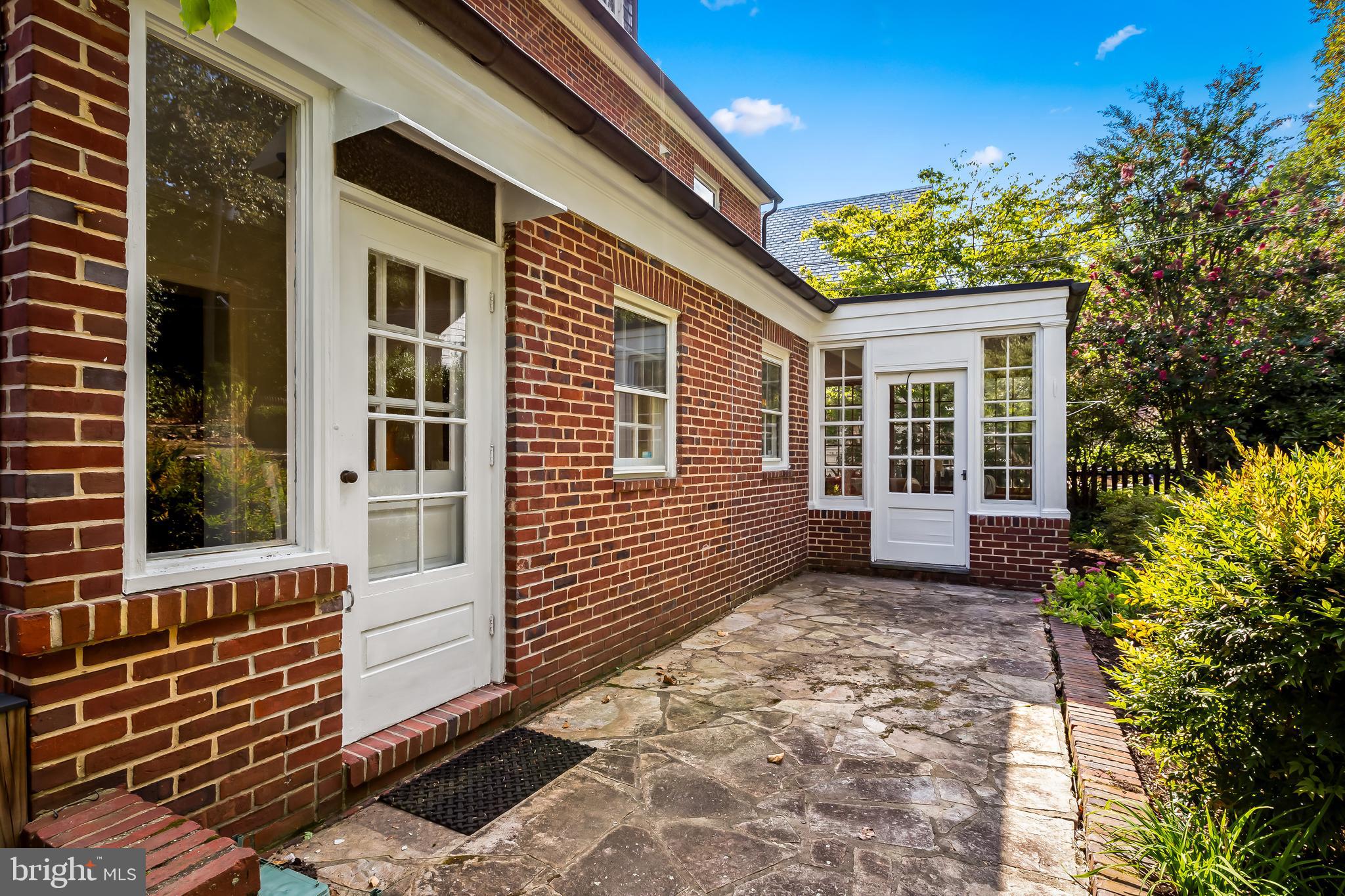 328 Tunbridge ROAD