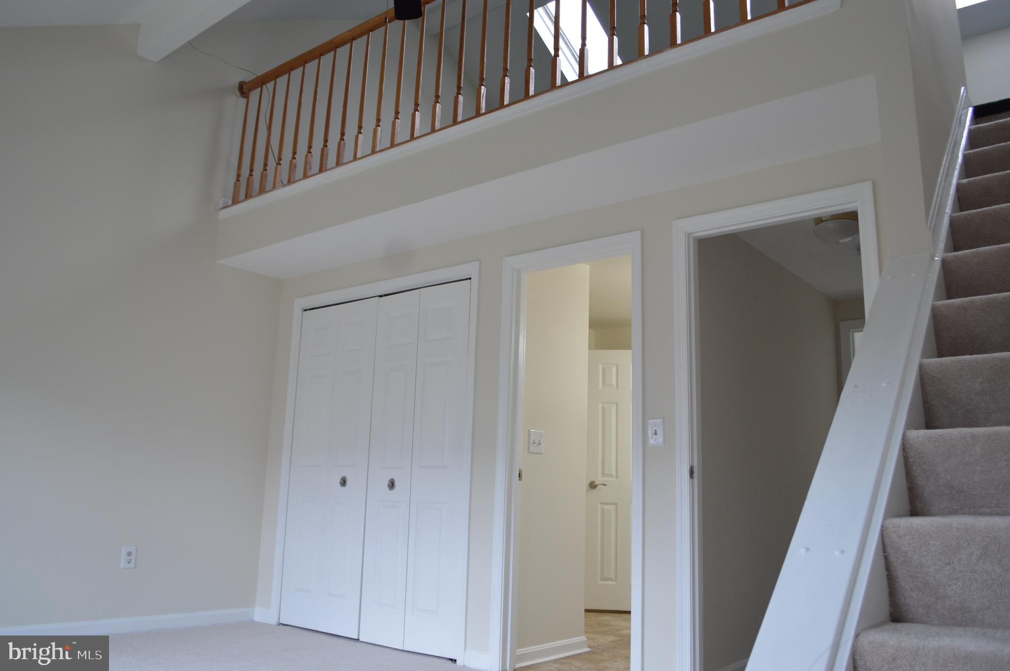 208 Roundhouse COURT