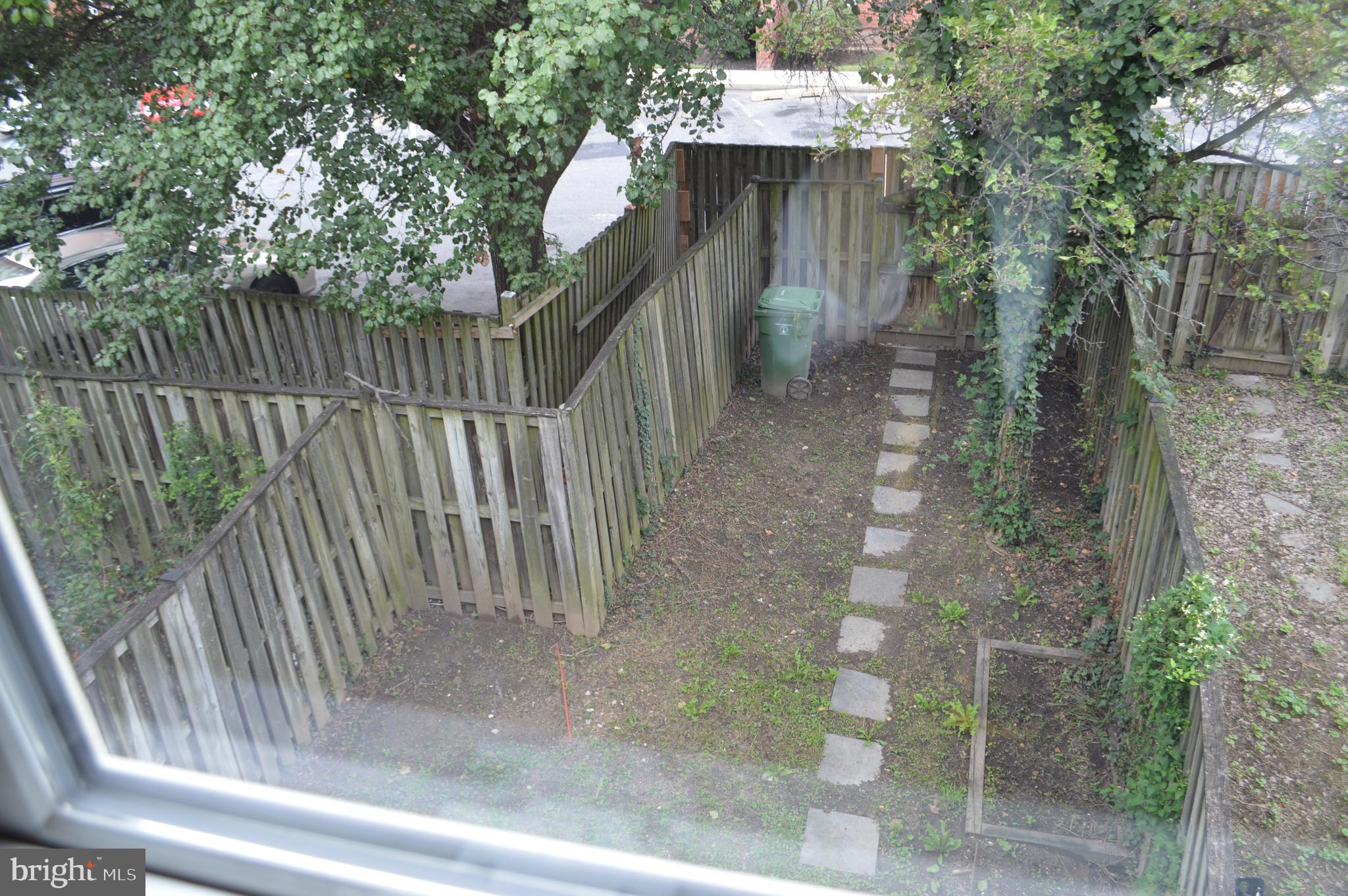 208 Roundhouse COURT