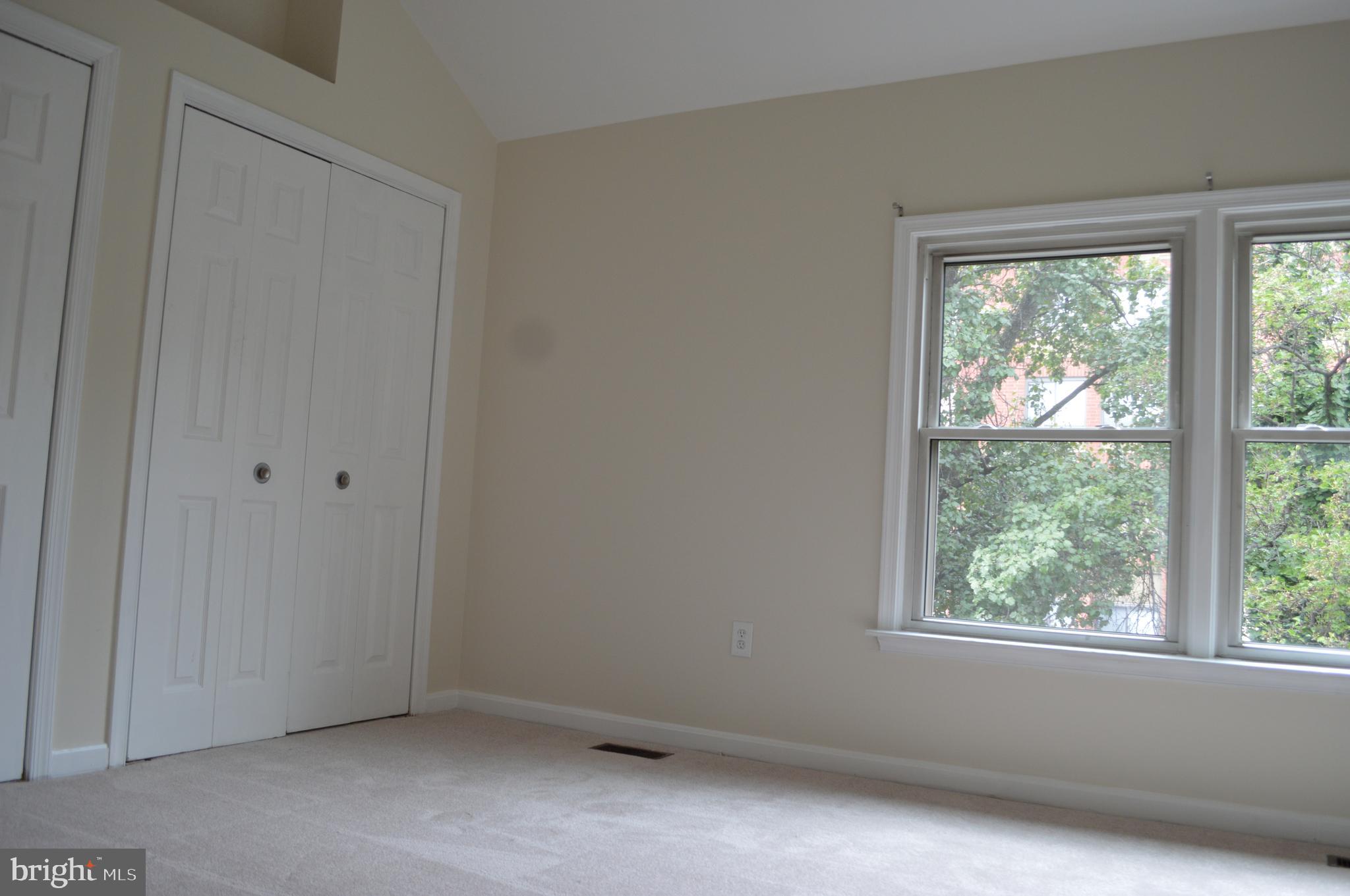208 Roundhouse COURT
