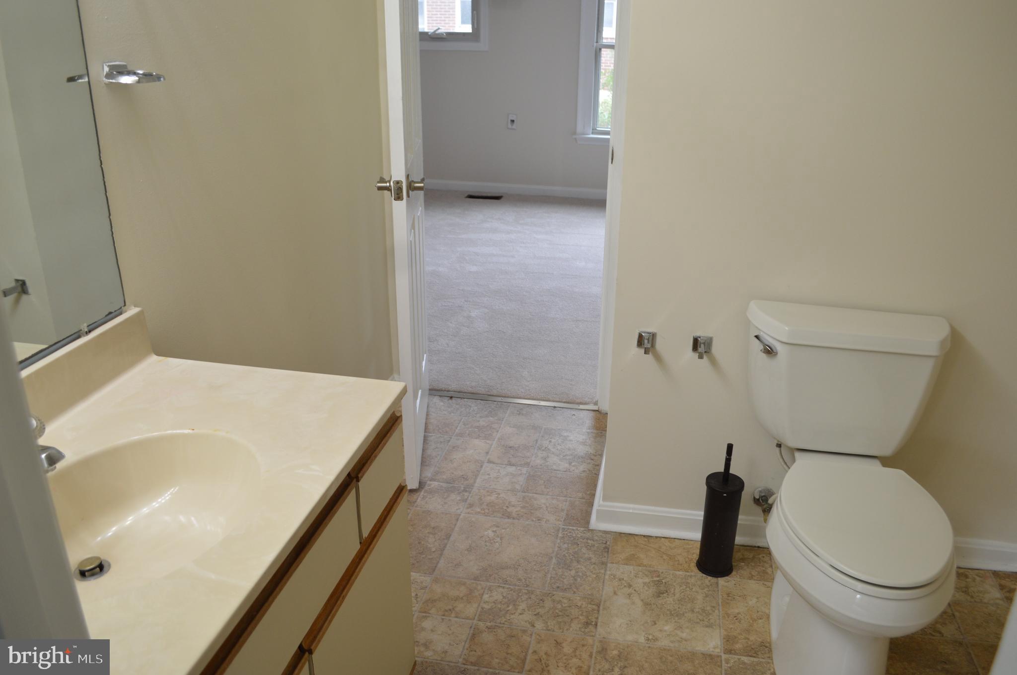 208 Roundhouse COURT