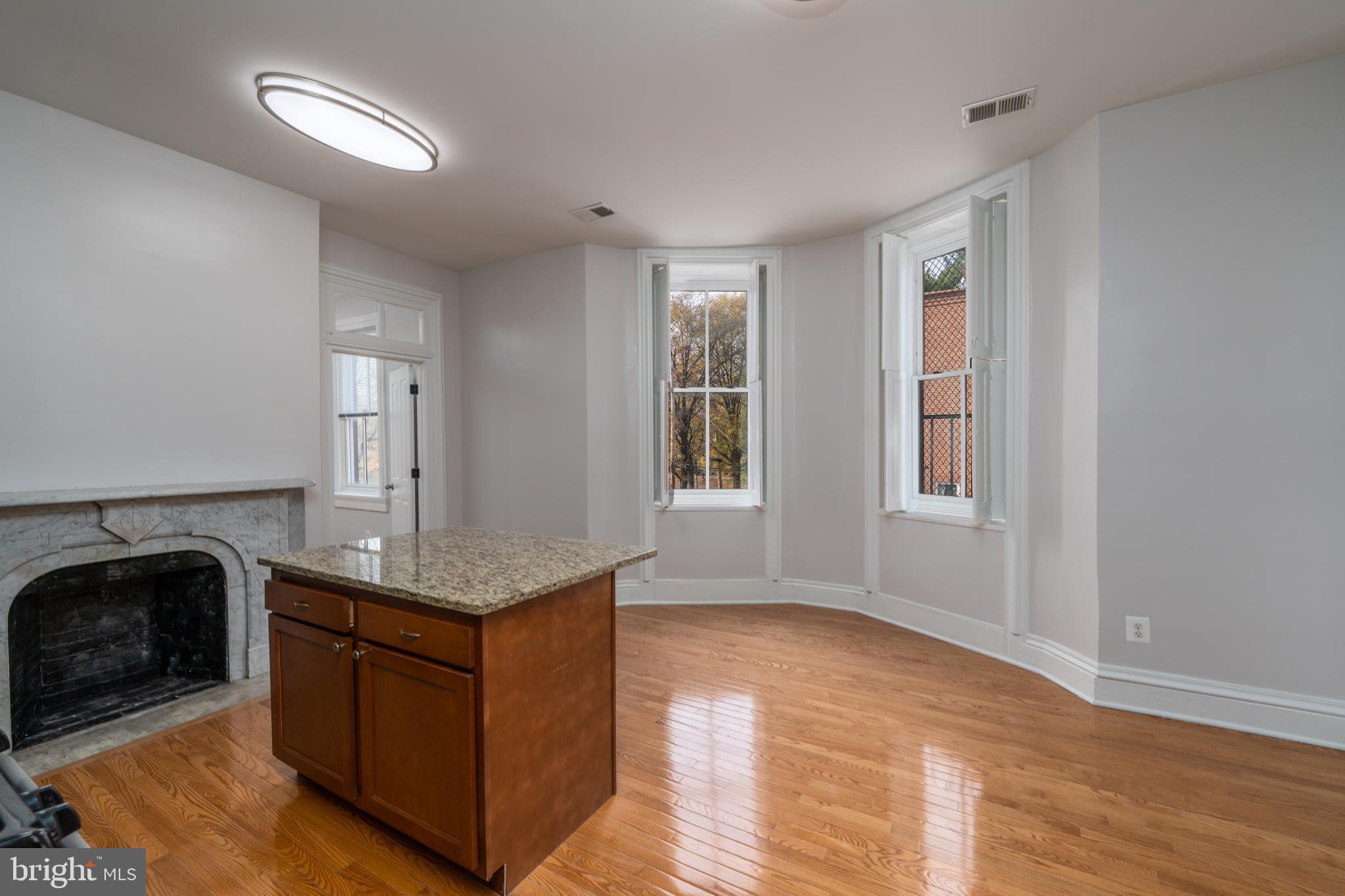 1734 Bolton STREET Unit: 2