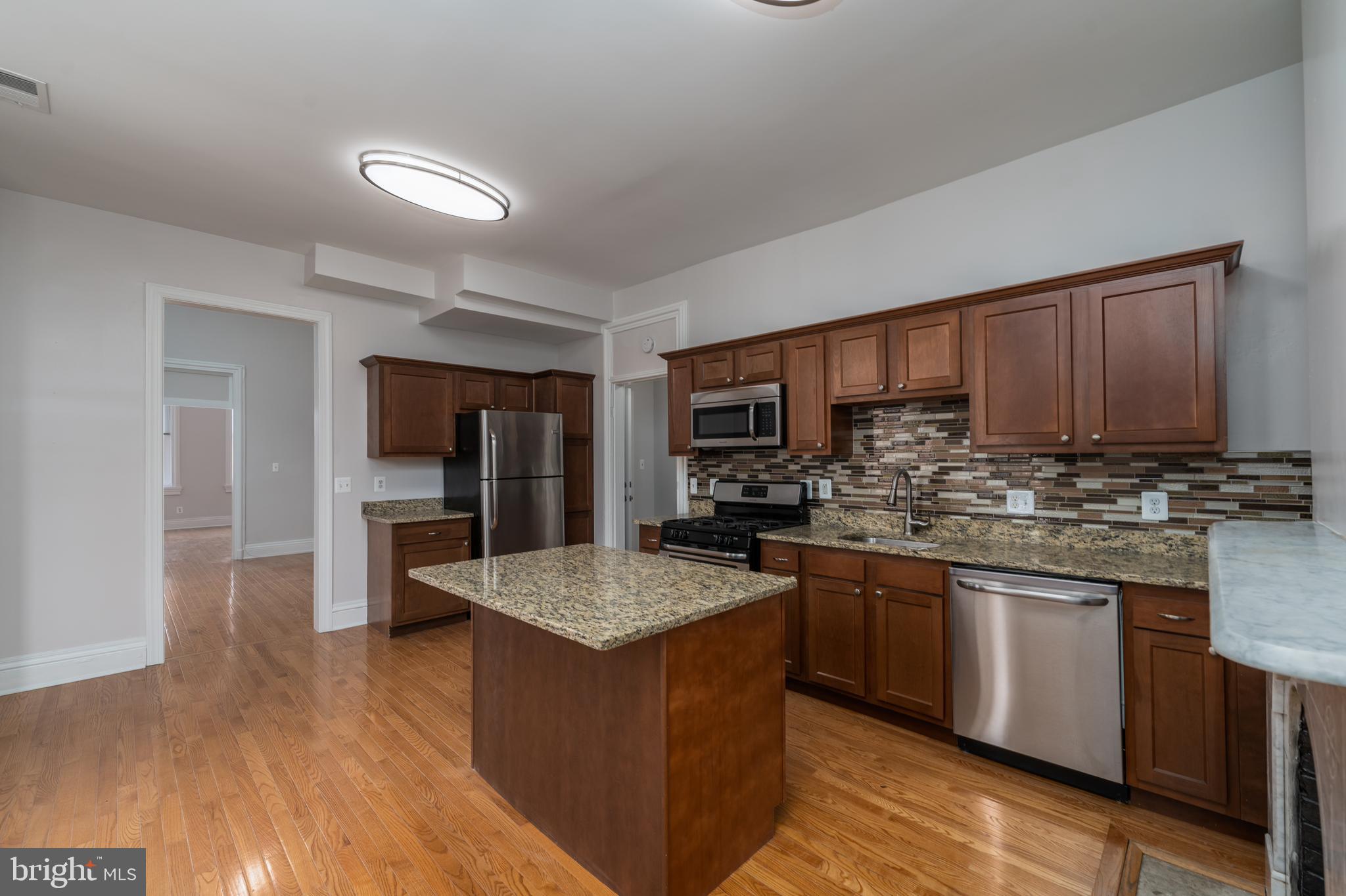 1734 Bolton STREET Unit: 2