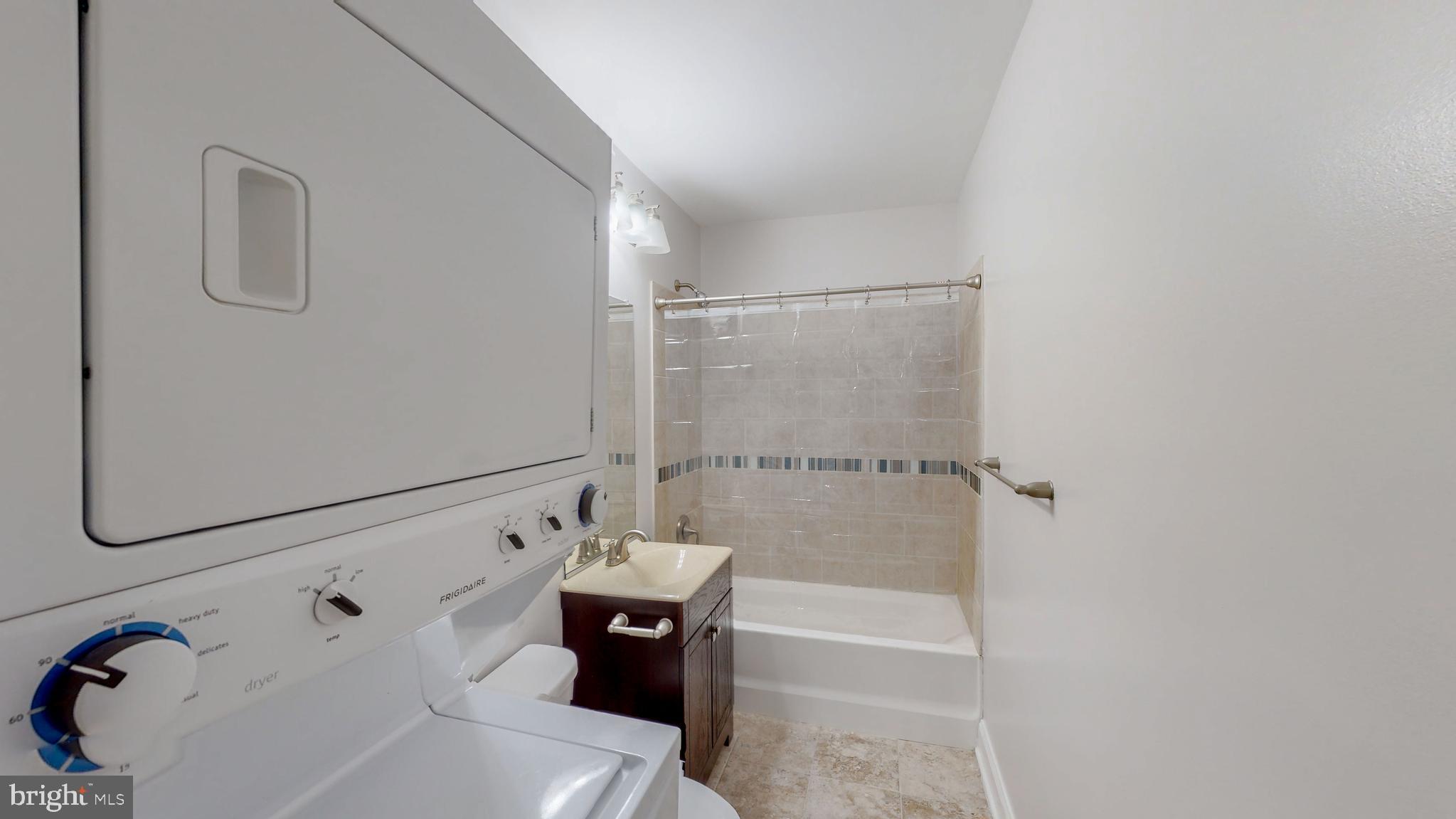 1734 Bolton STREET Unit: 2
