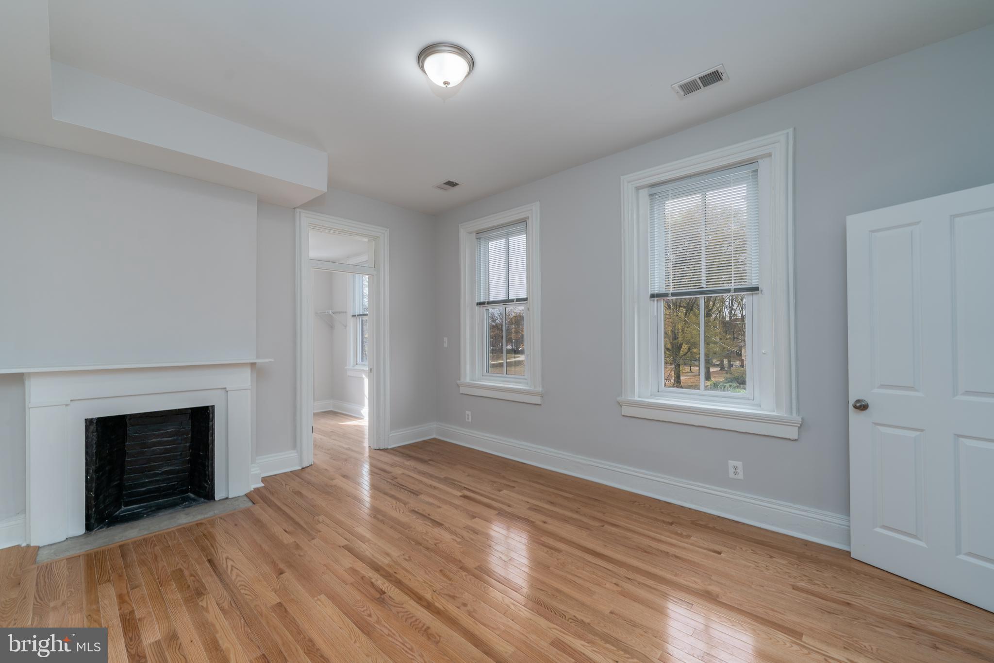1734 Bolton STREET Unit: 2