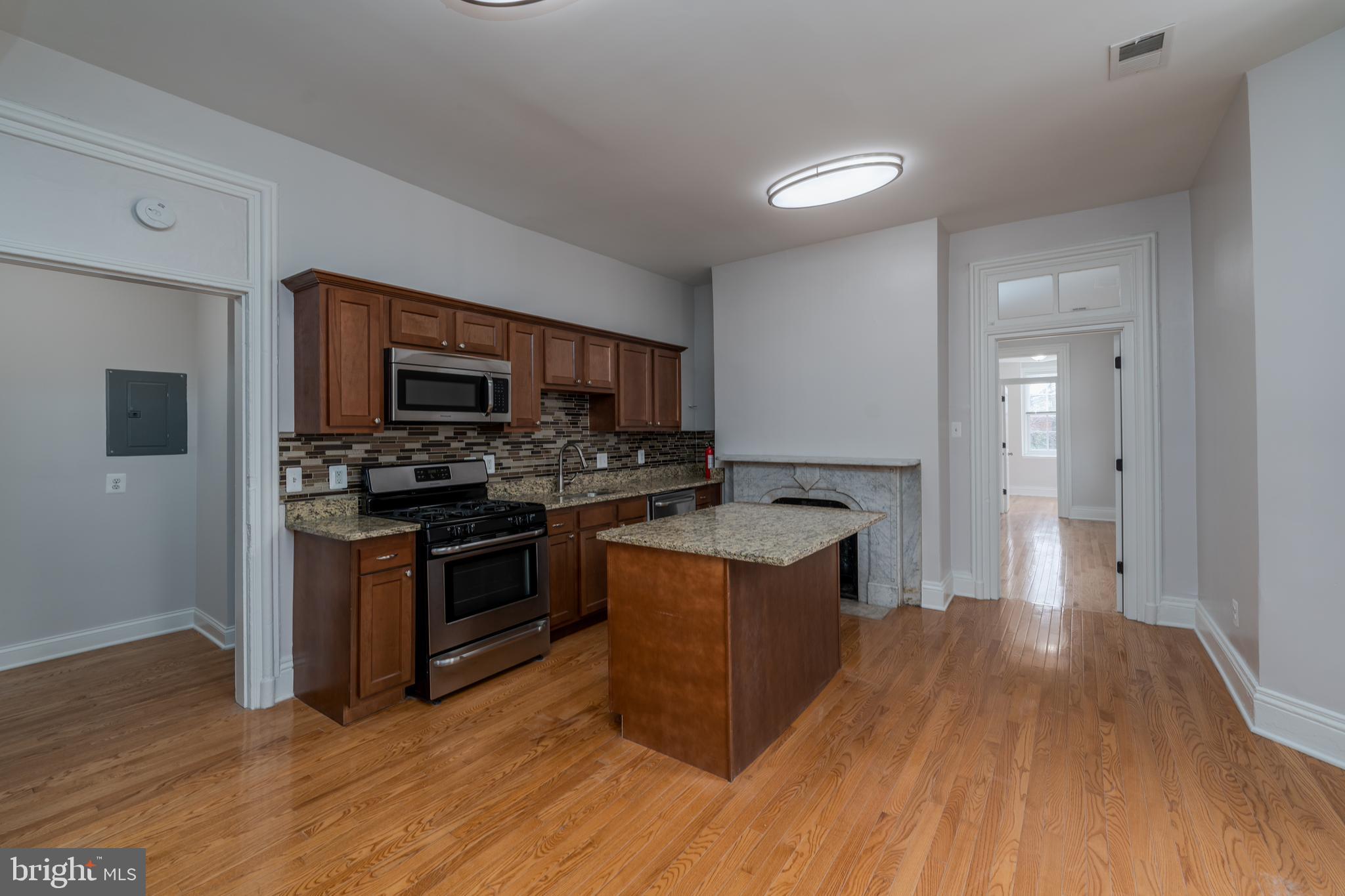 1734 Bolton STREET Unit: 2