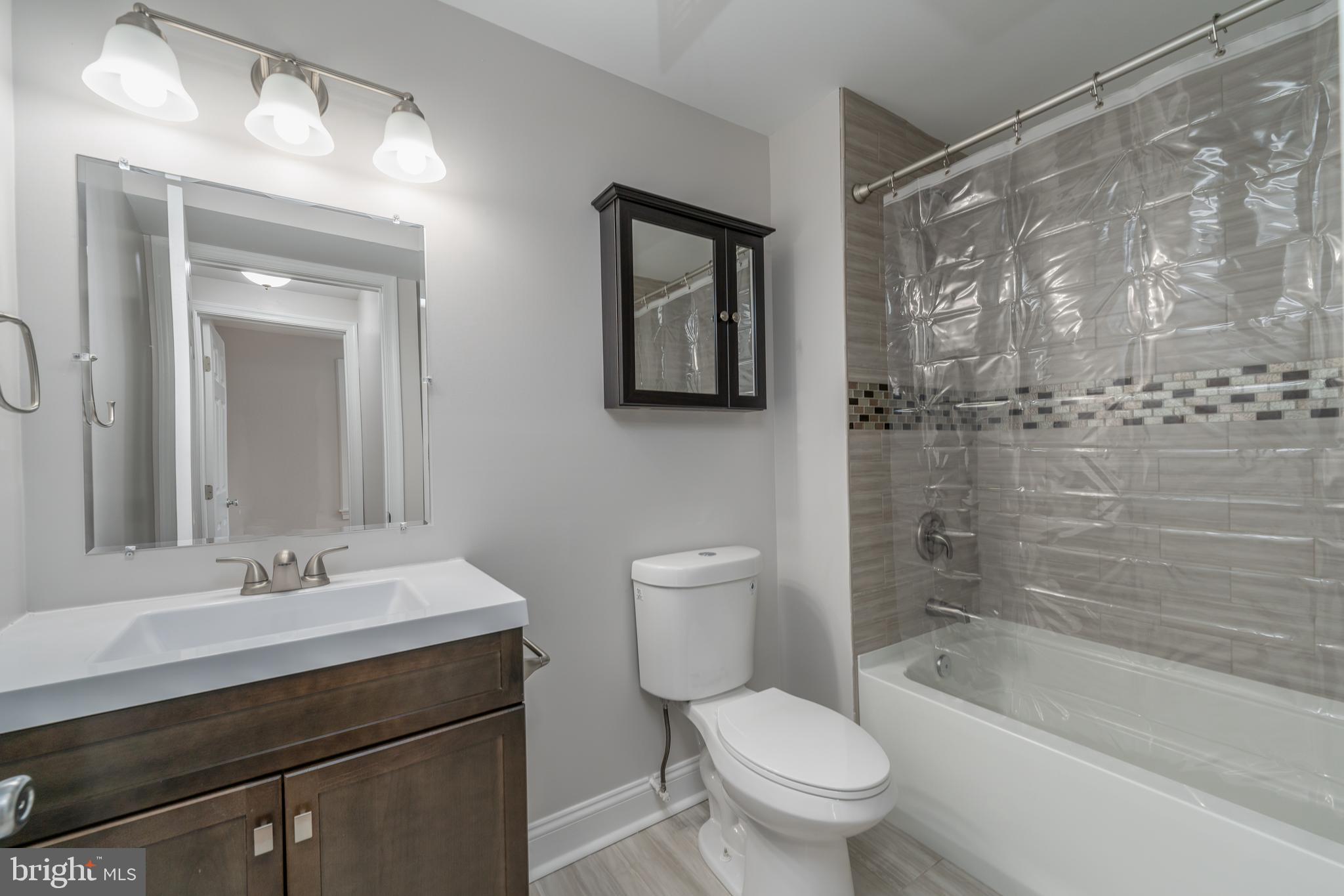 1734 Bolton STREET Unit: 3R
