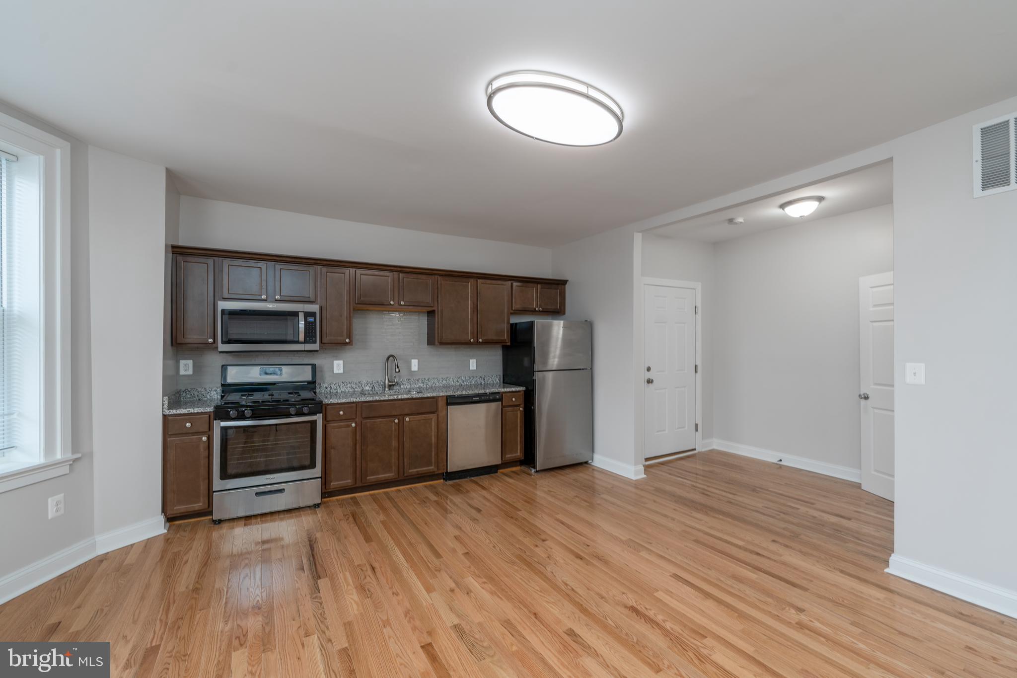 1734 Bolton STREET Unit: 3R