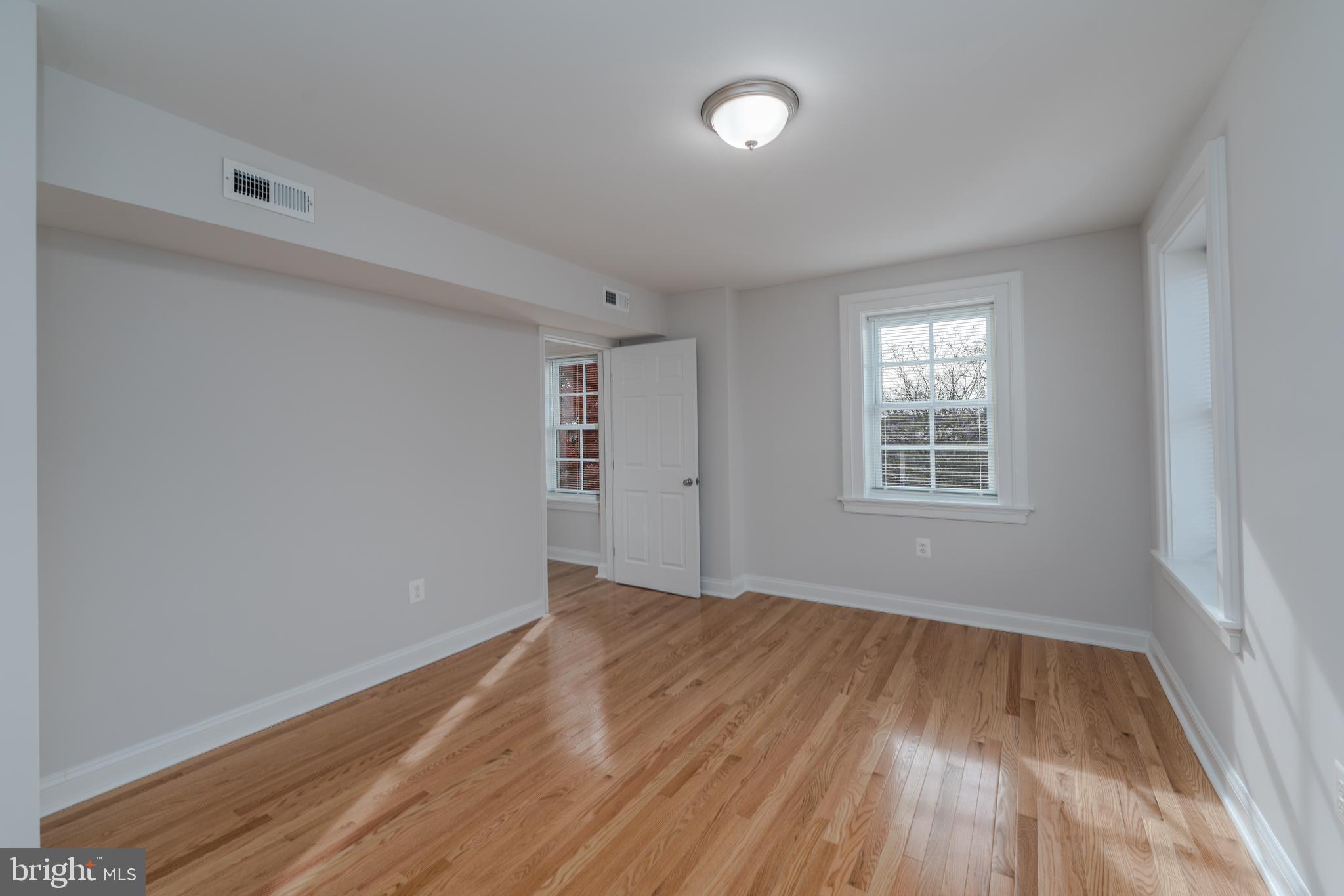 1734 Bolton STREET Unit: 3R
