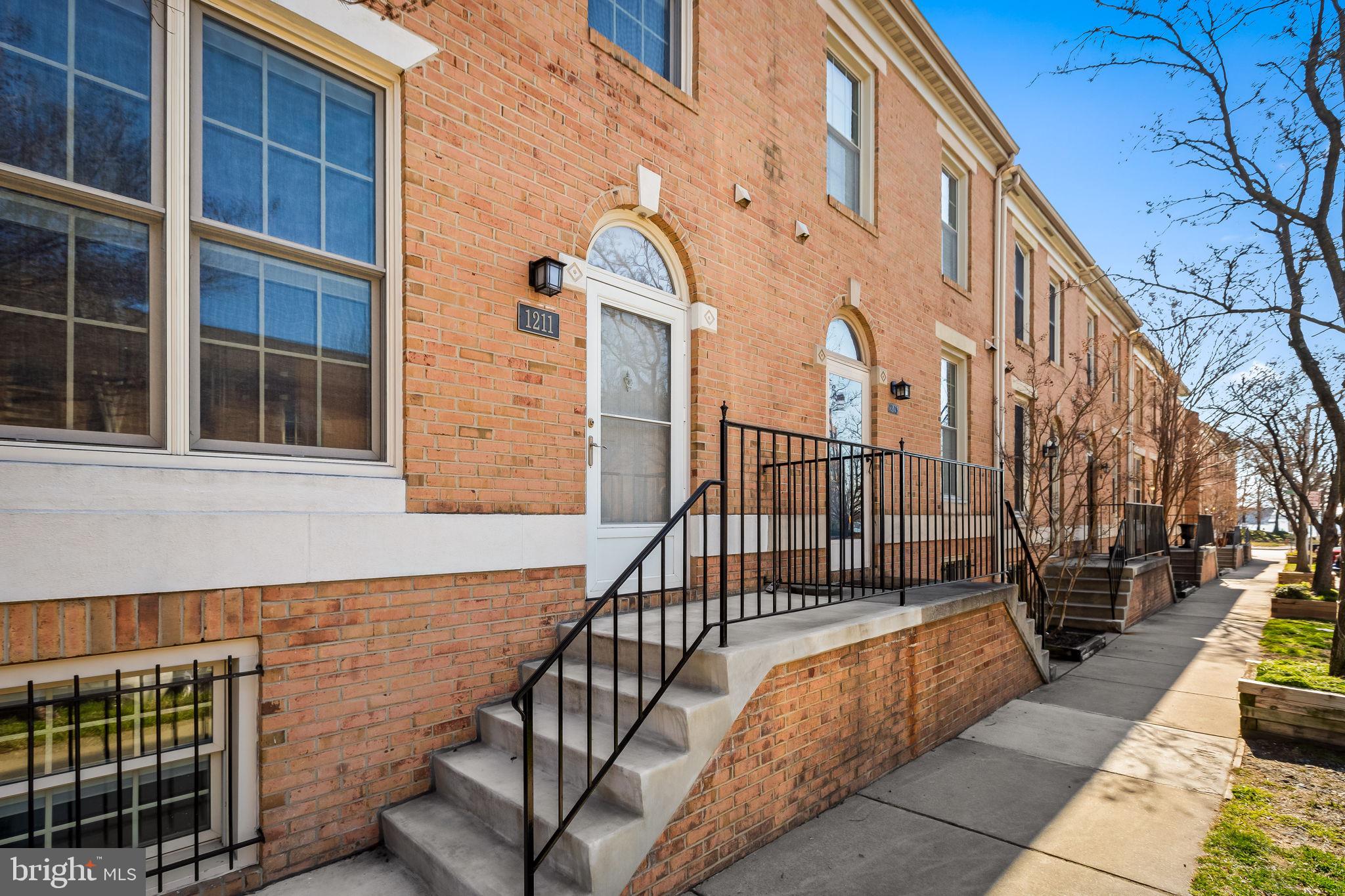 1211 S Potomac St