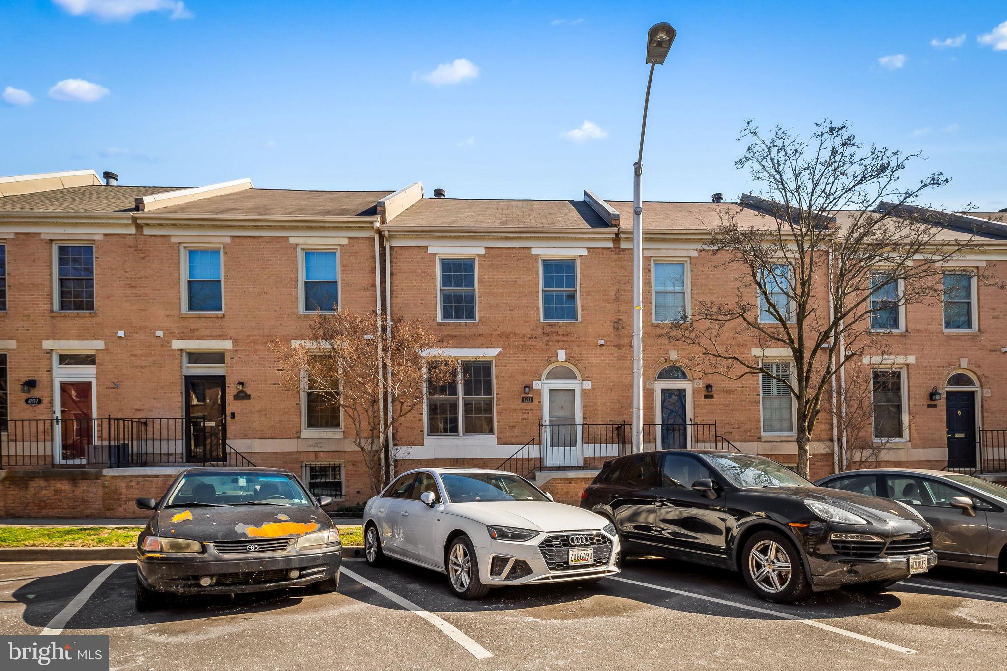 1211 S Potomac St