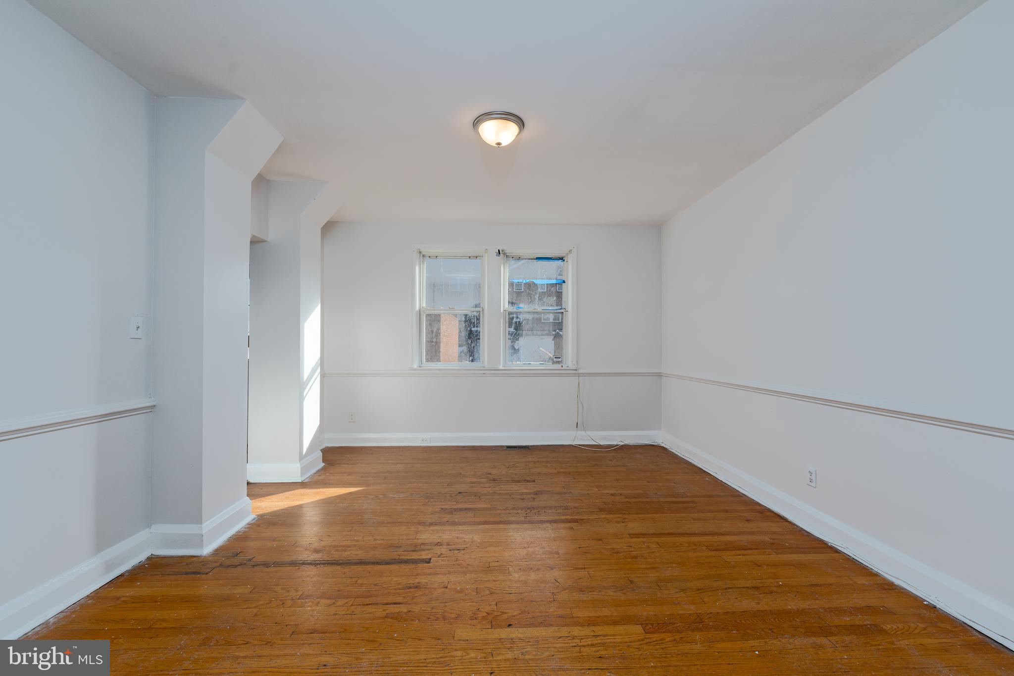 1525 Kingsway Rd