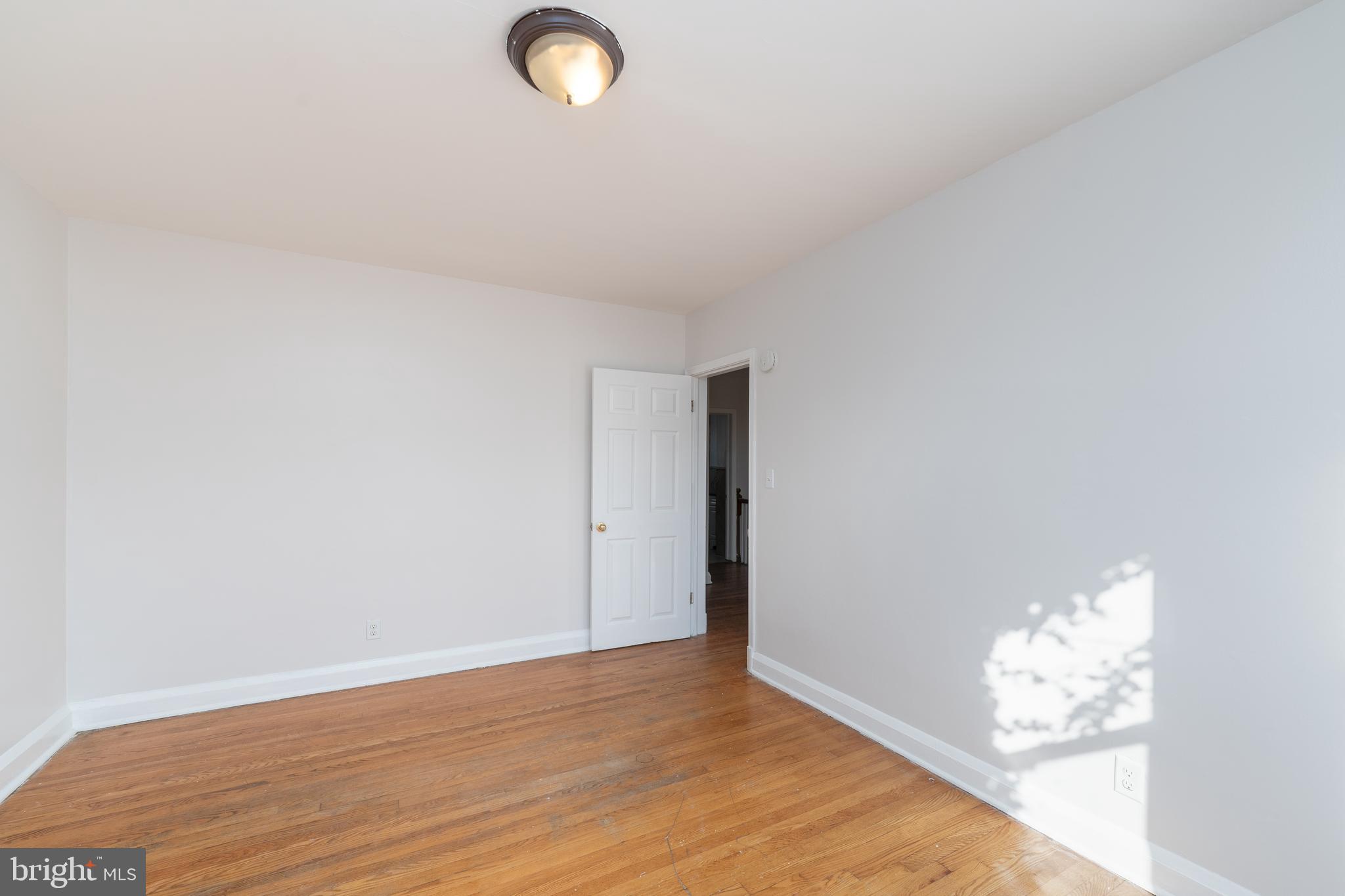 1525 Kingsway Rd