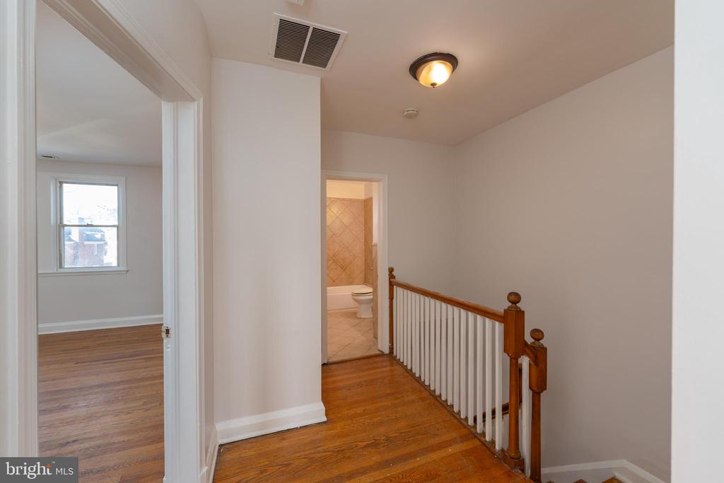 1525 Kingsway Rd