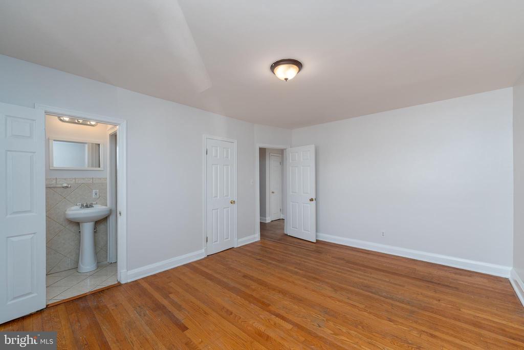 1525 Kingsway Rd