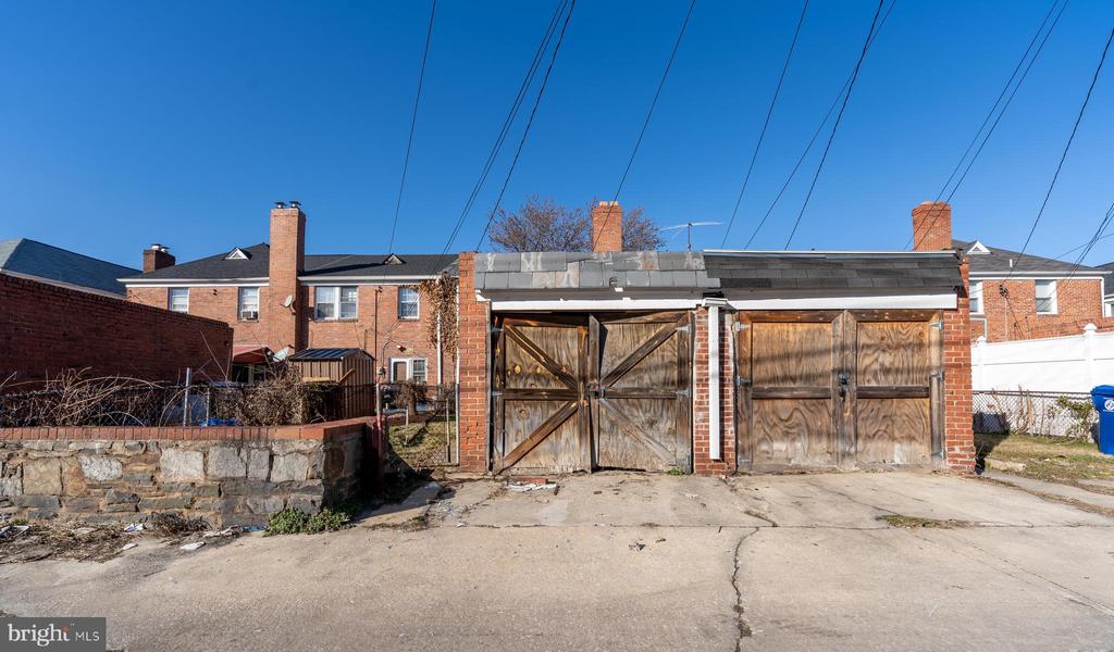 1525 Kingsway Rd