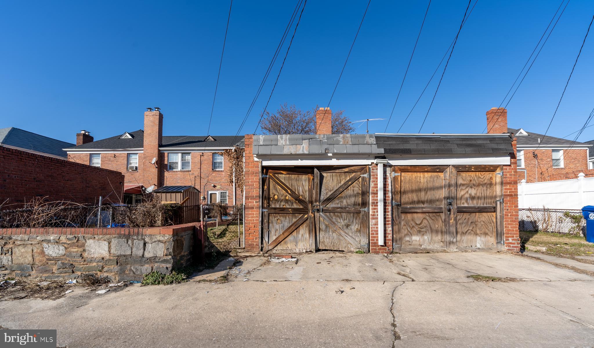 1525 Kingsway Rd