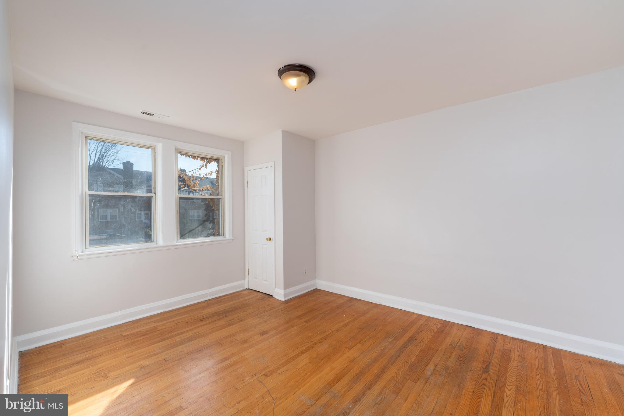 1525 Kingsway Rd