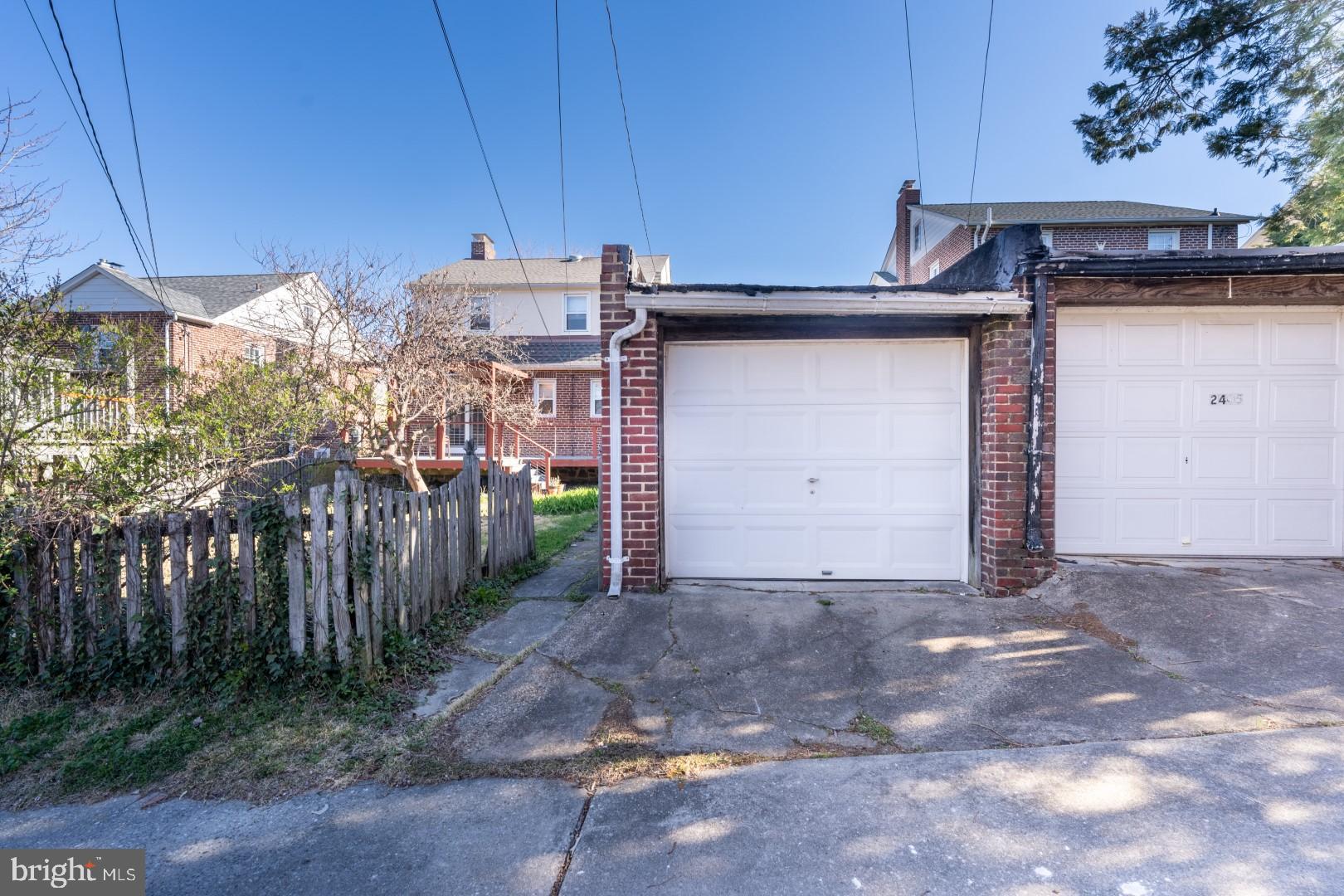 2403 Pelham Ave