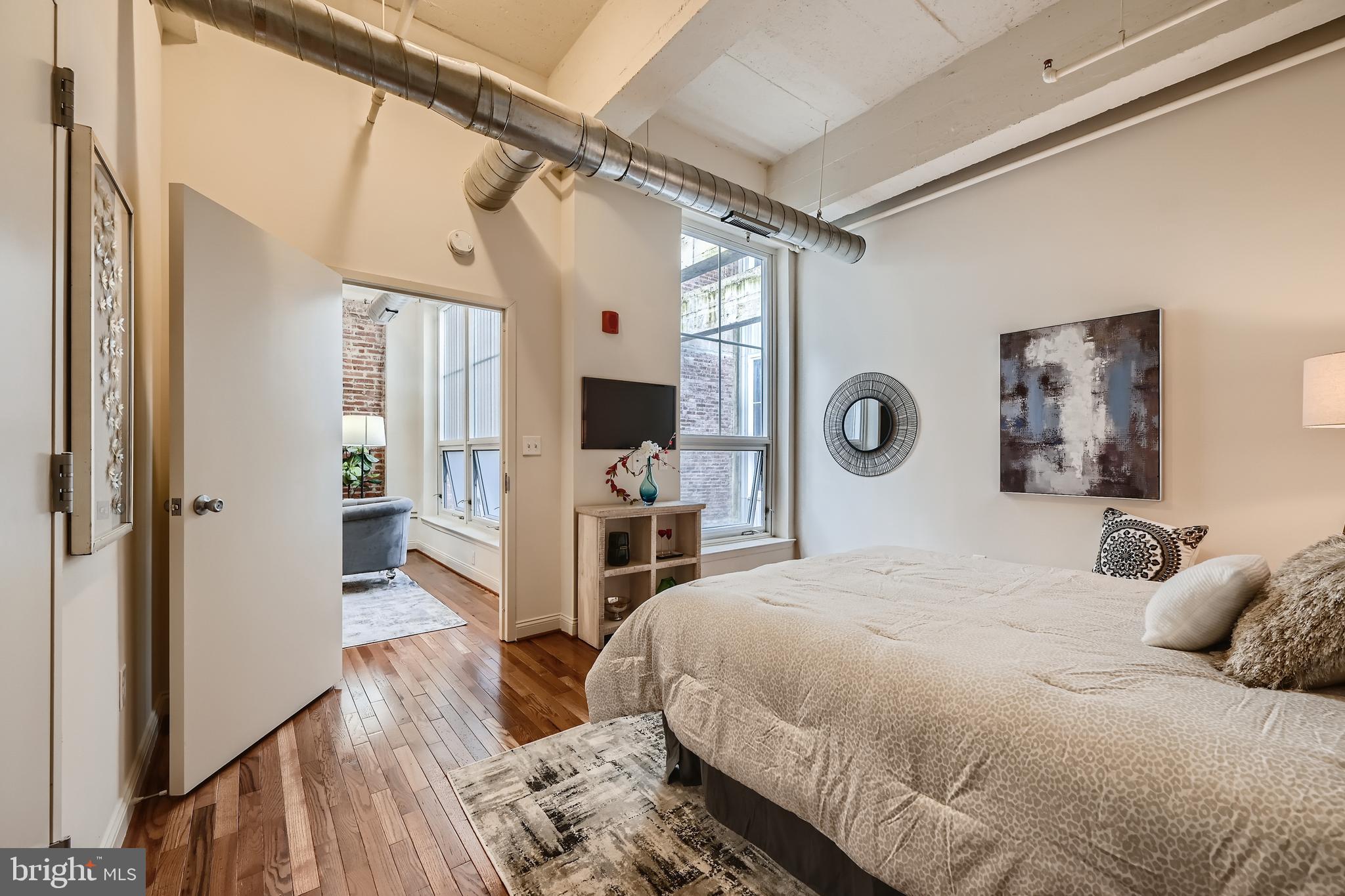 311 W St #302