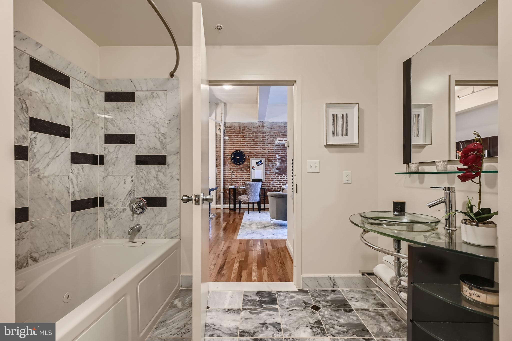 311 W St #302