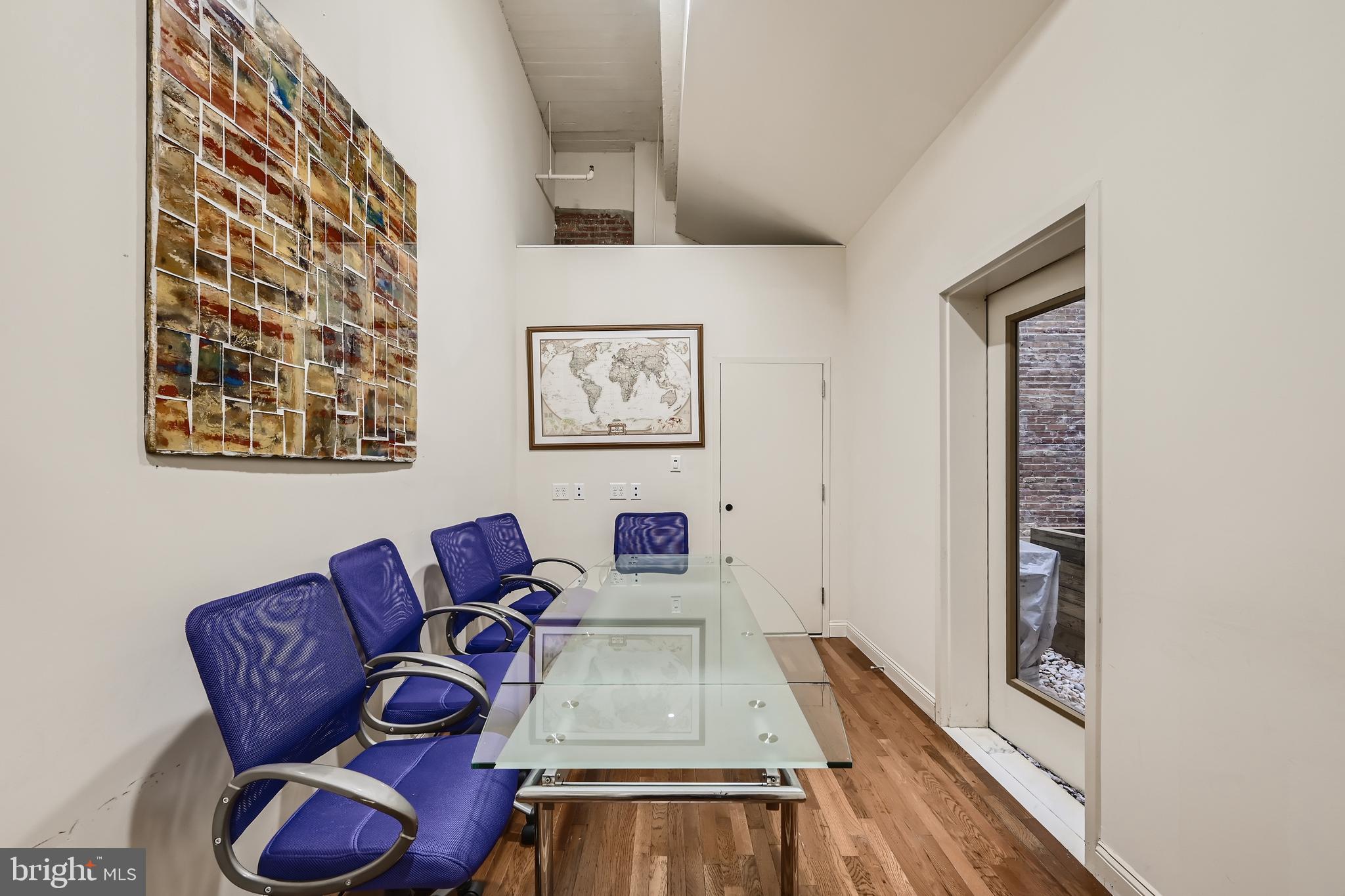 311 W St #302
