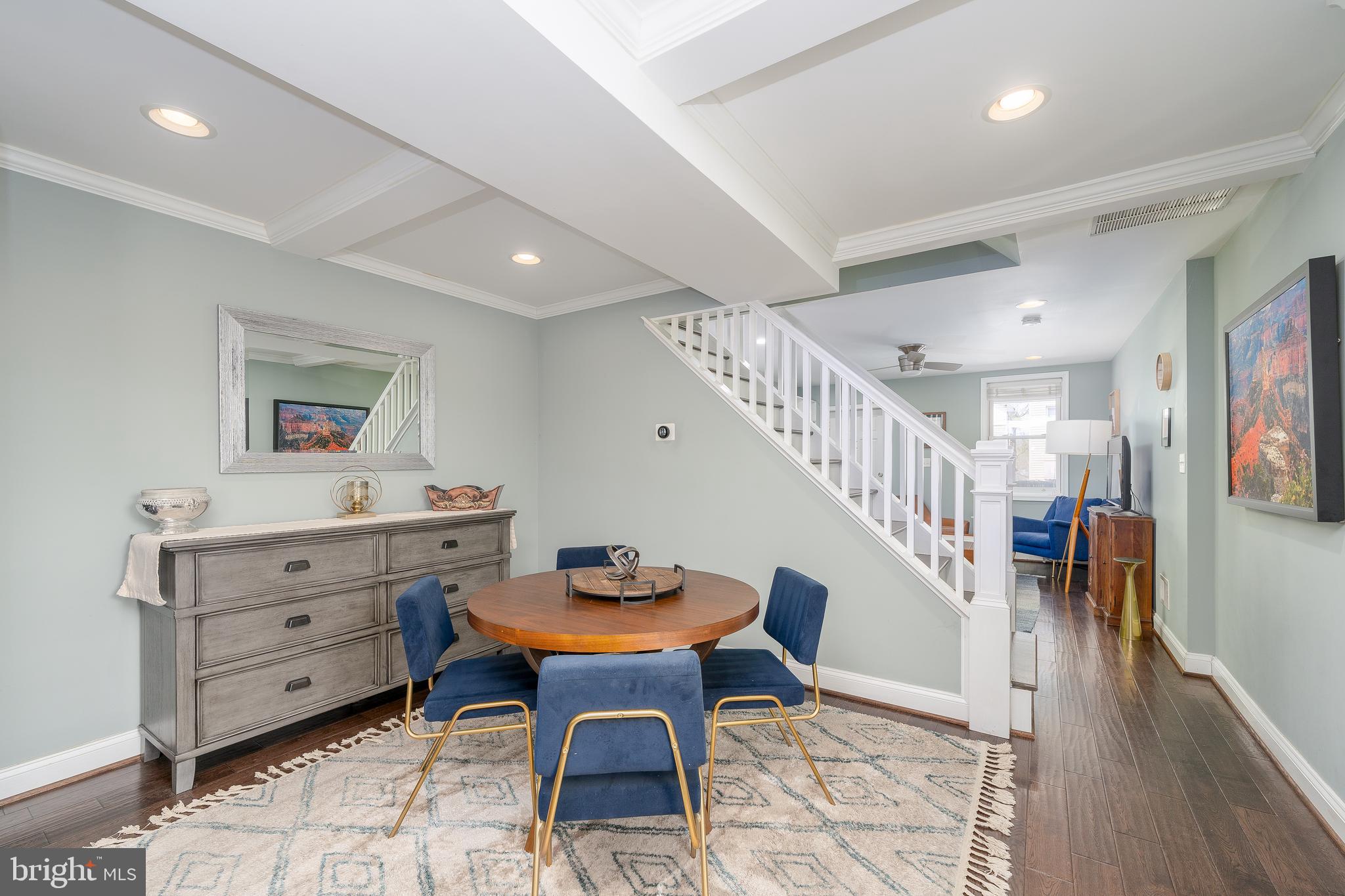 1429 W 36th St W