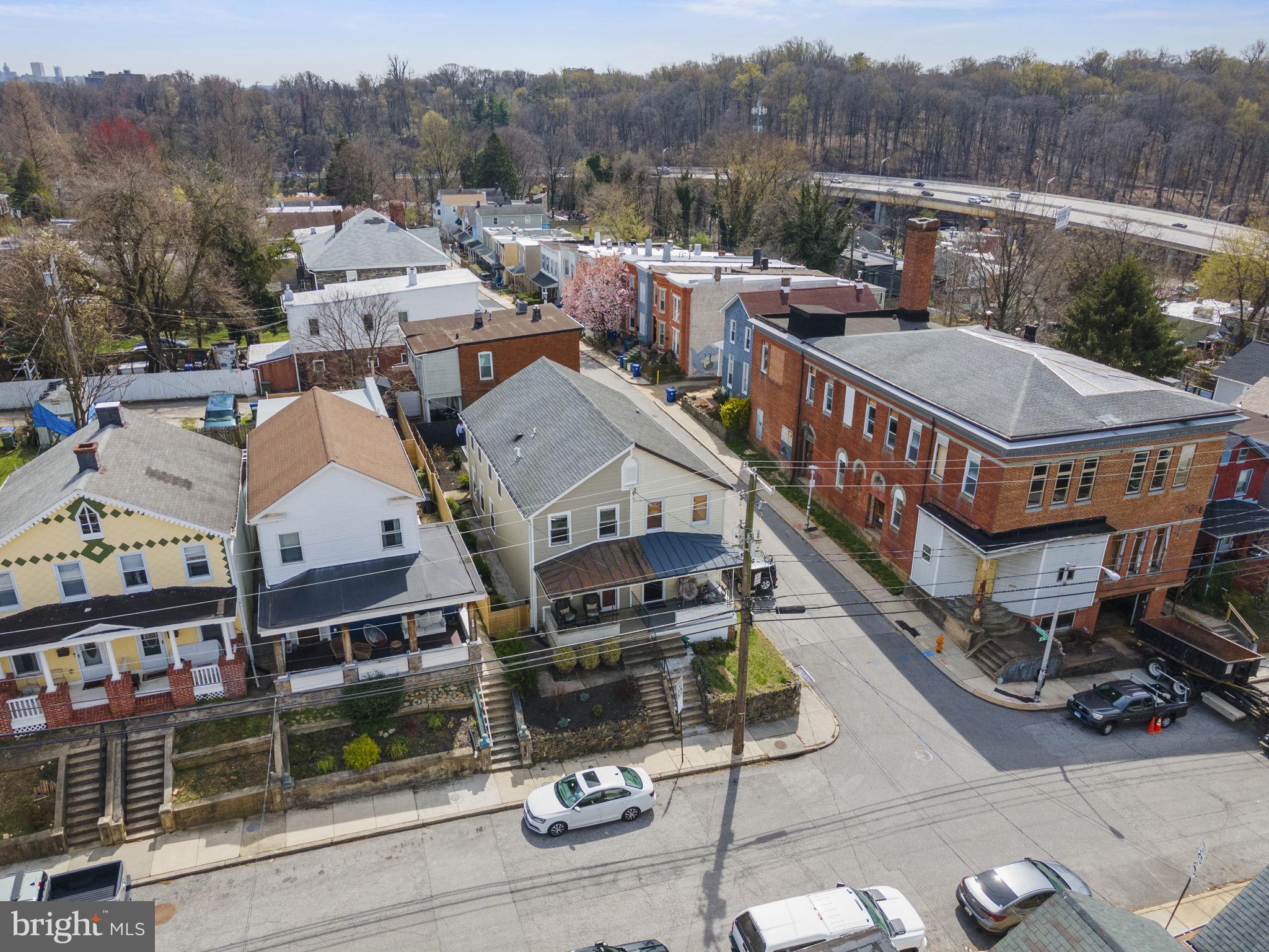 1429 W 36th St W