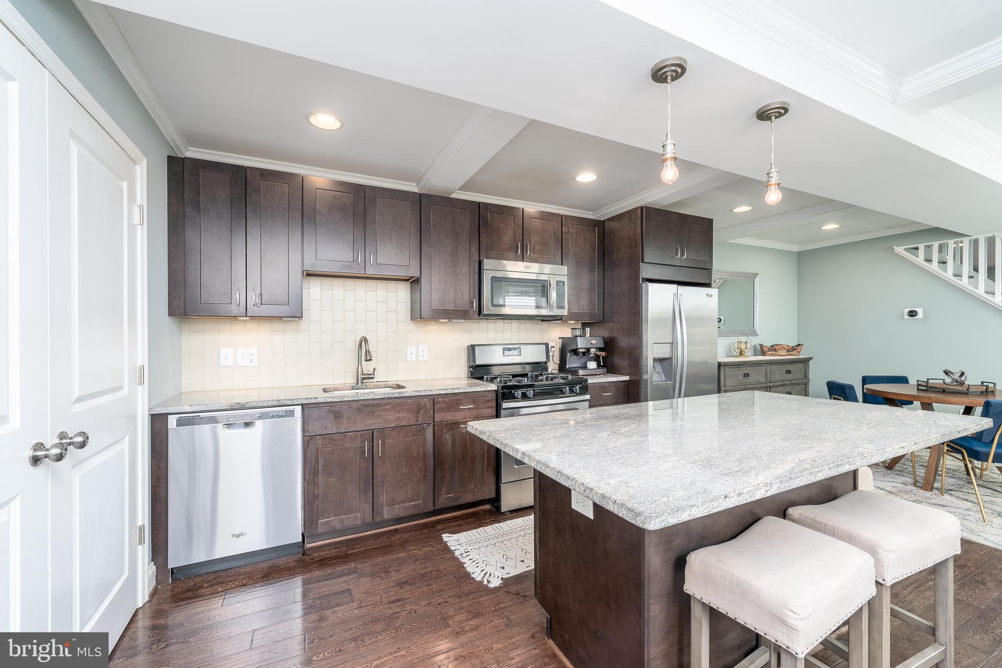 1429 W 36th St W
