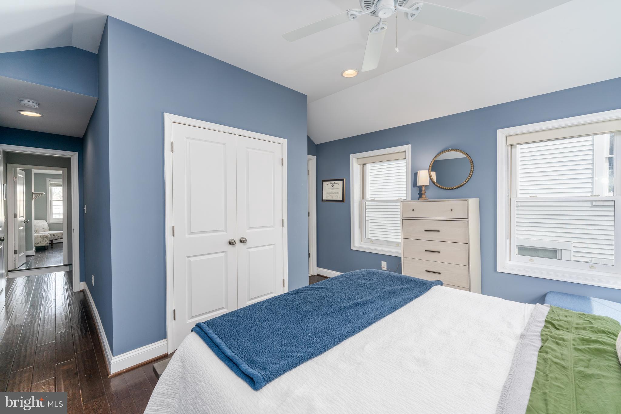 1429 W 36th St W