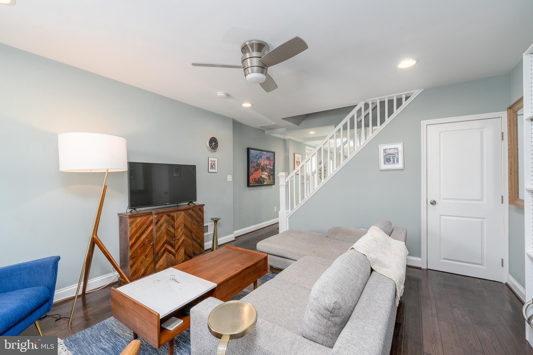 1429 W 36th St W