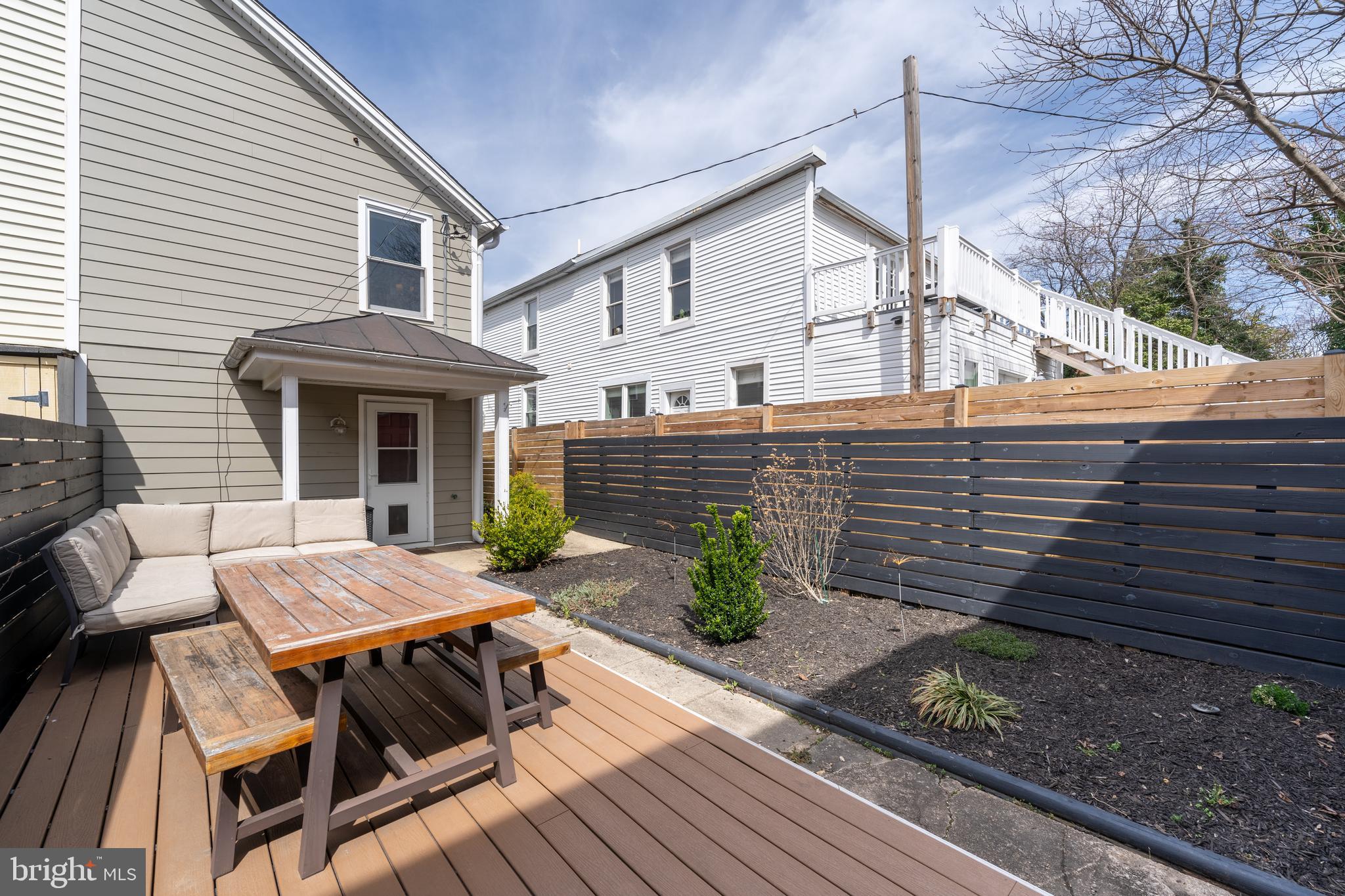 1429 W 36th St W