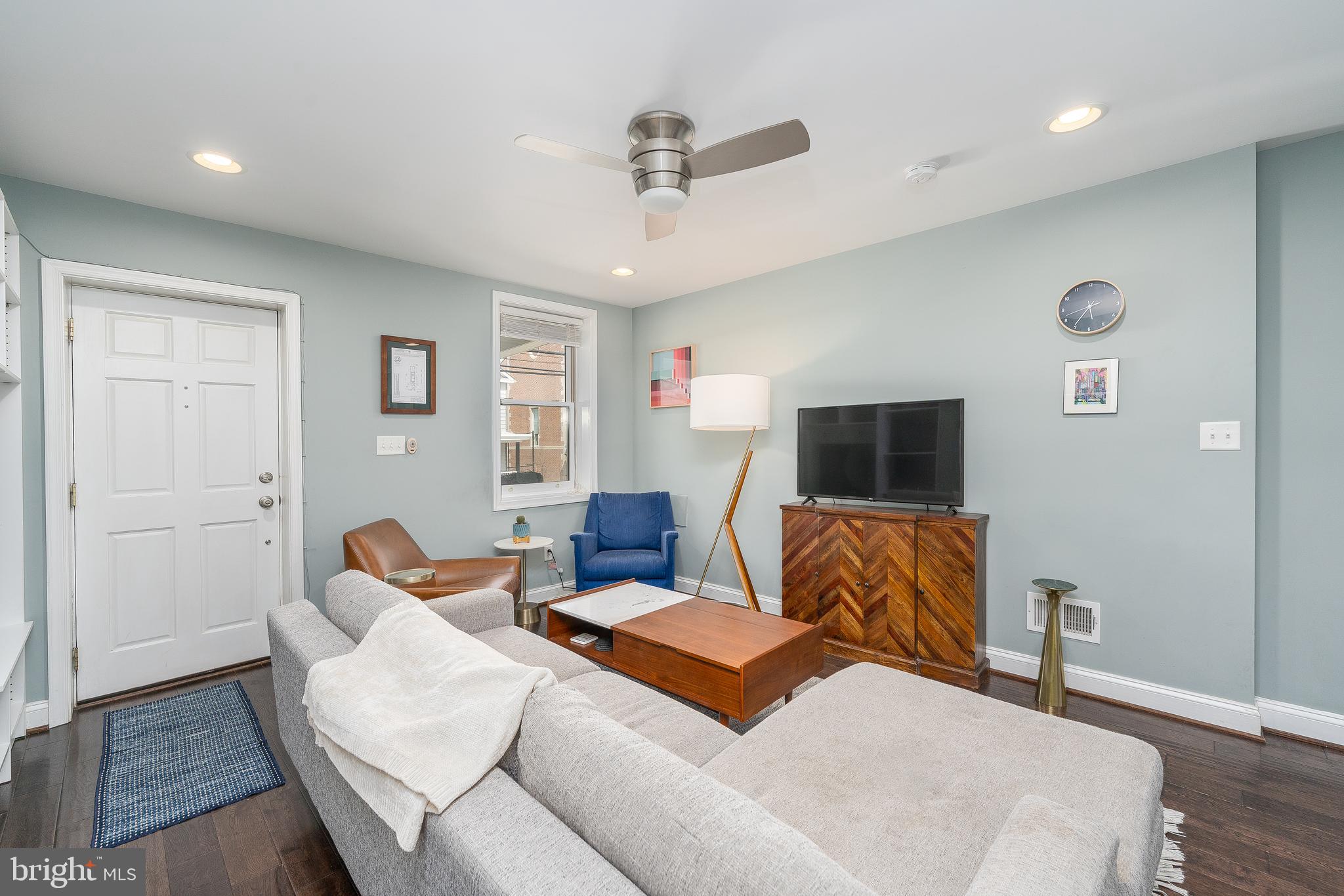 1429 W 36th St W