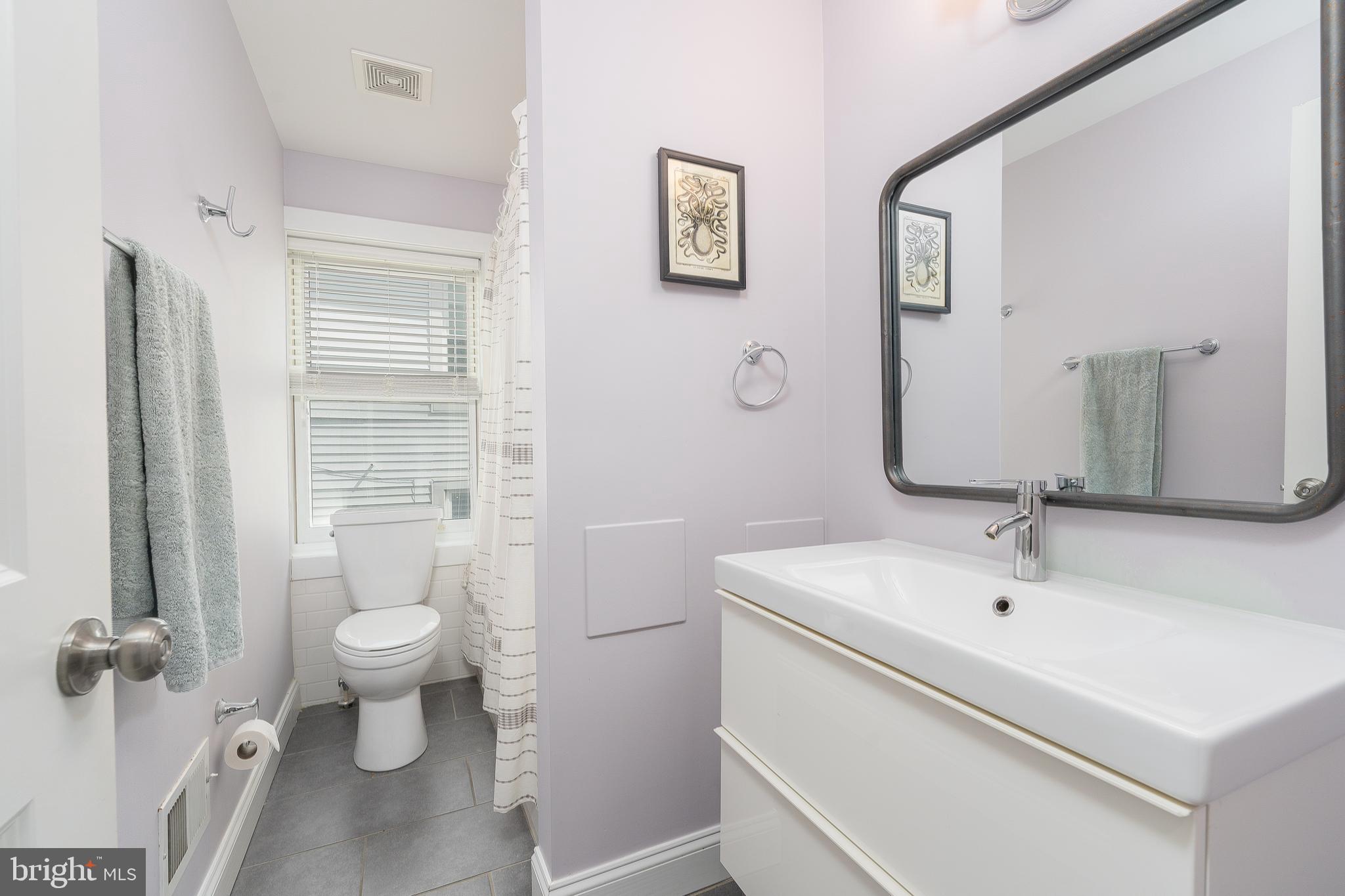 1429 W 36th St W