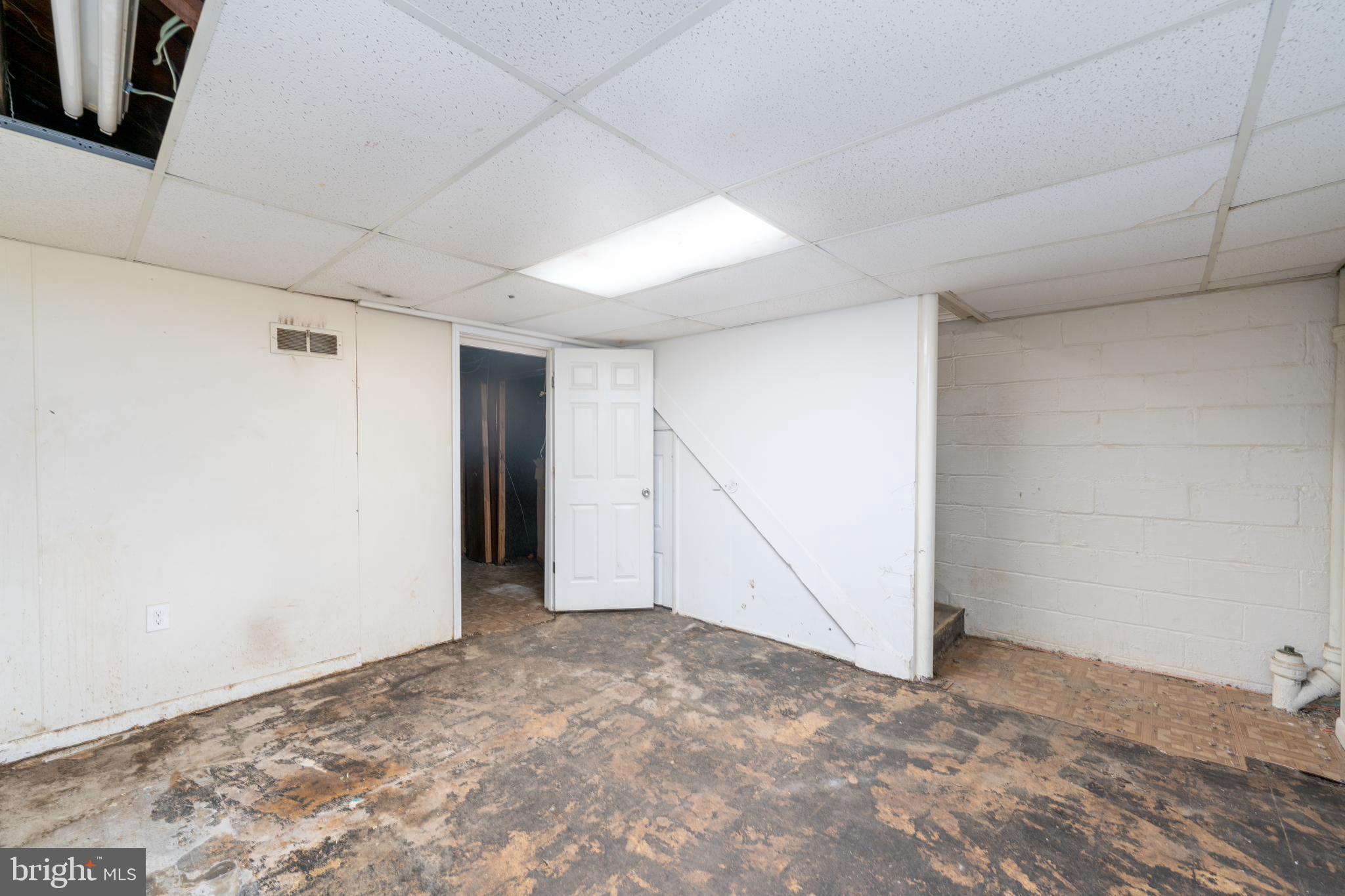 3520 Dudley Ave