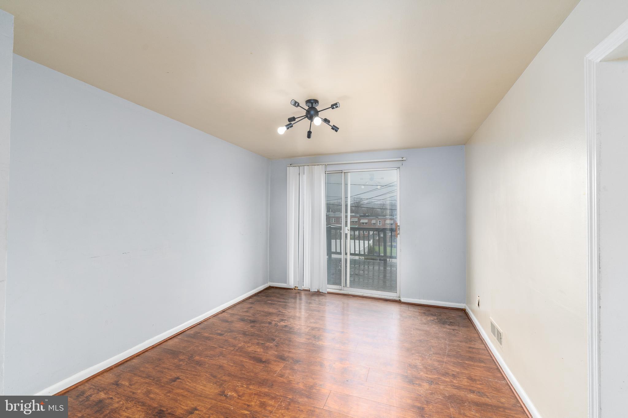 3520 Dudley Ave