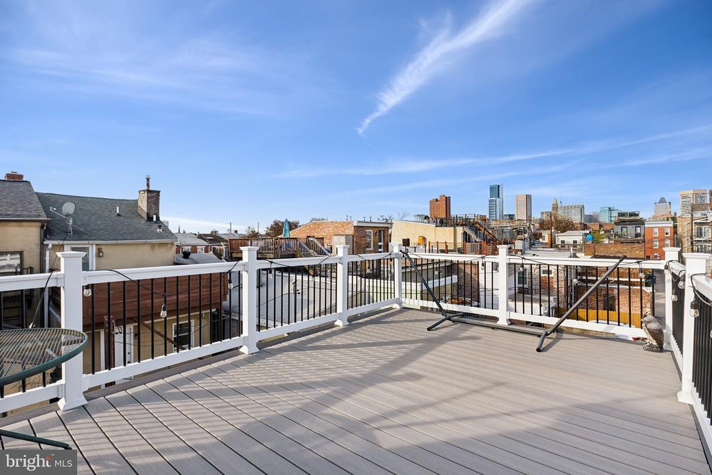 302 E West St