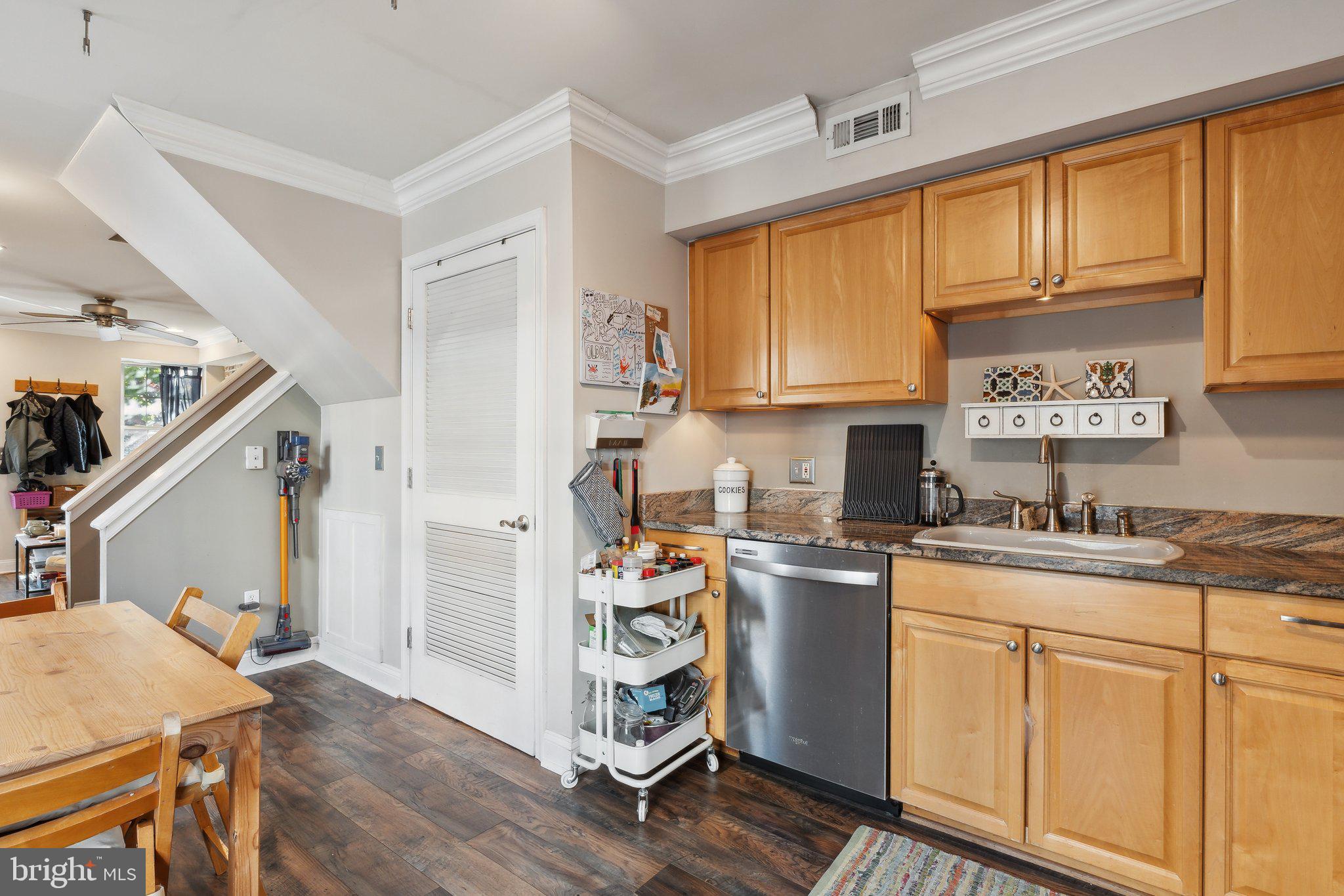 302 E West St