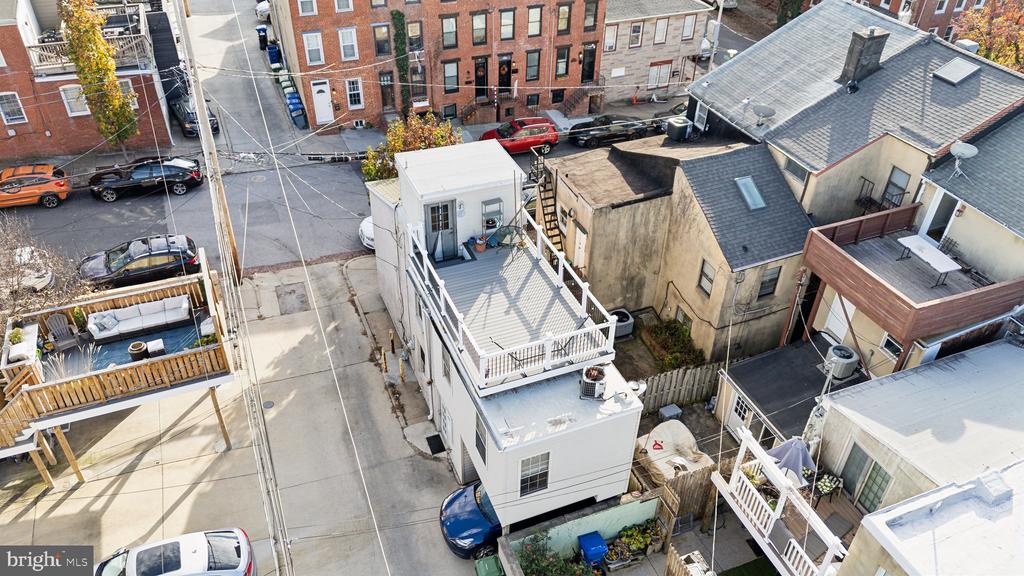 302 E West St