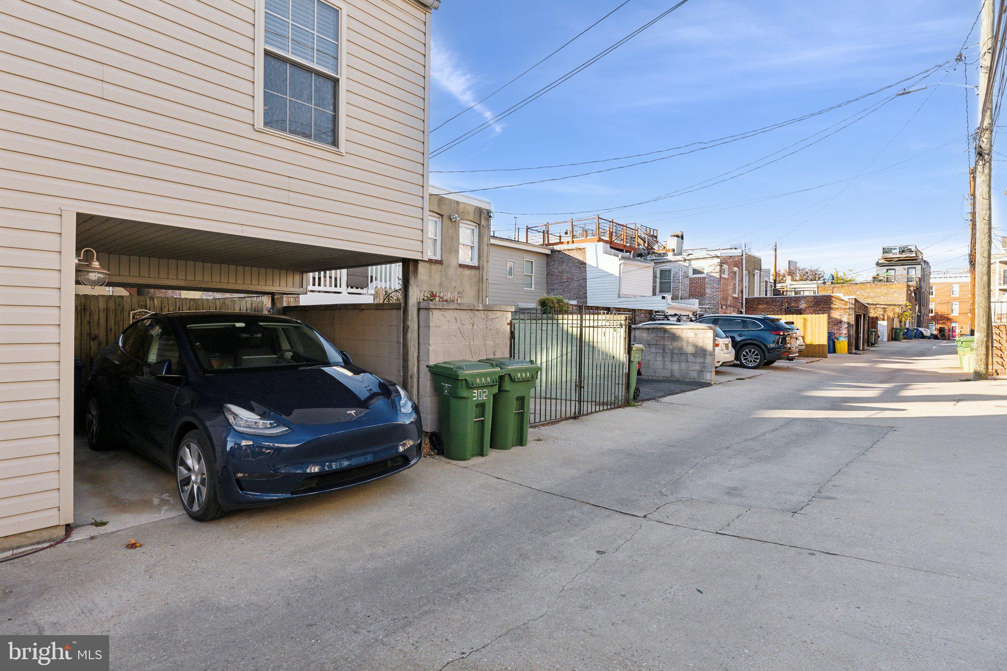 302 E West St
