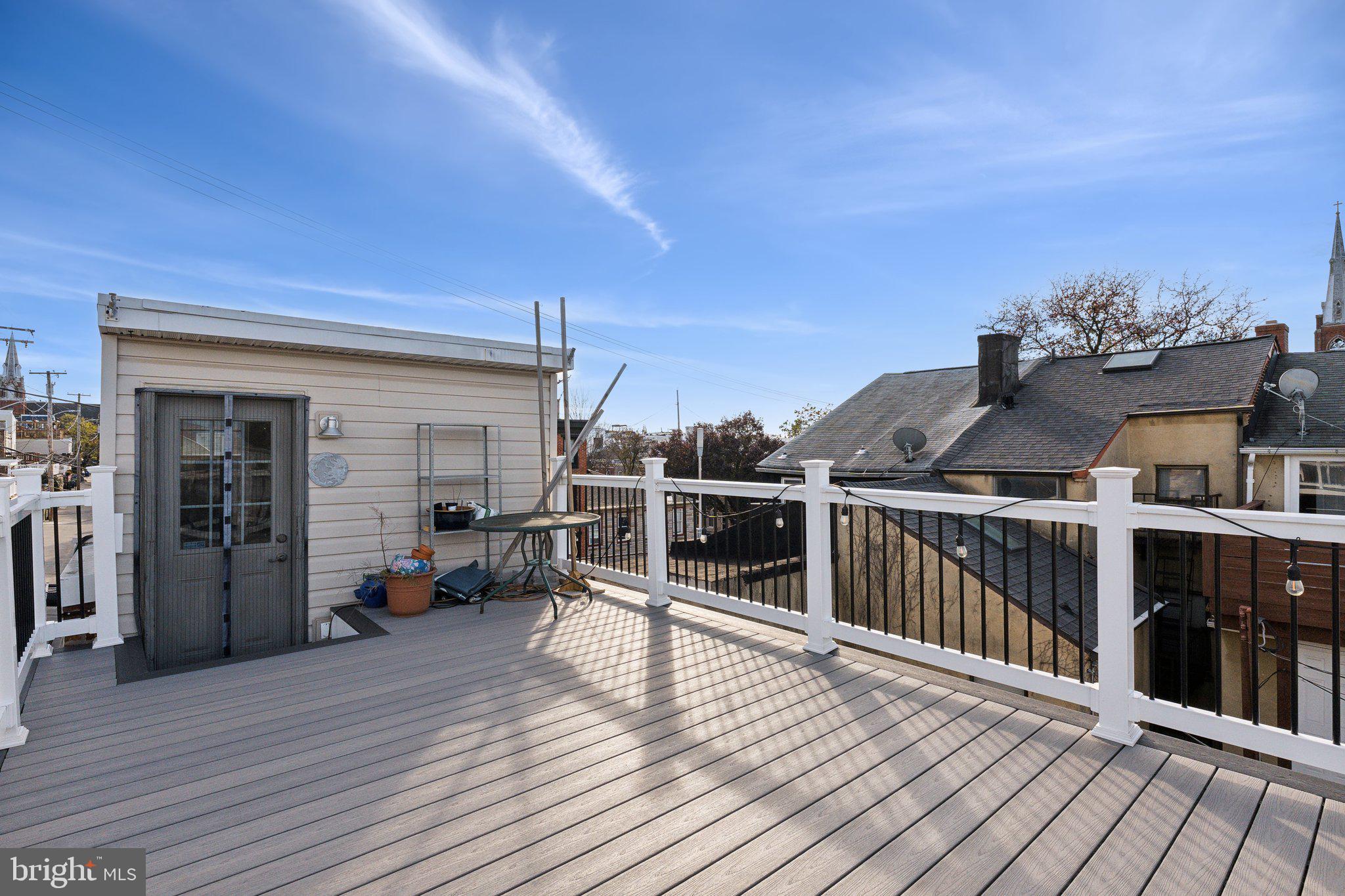 302 E West St
