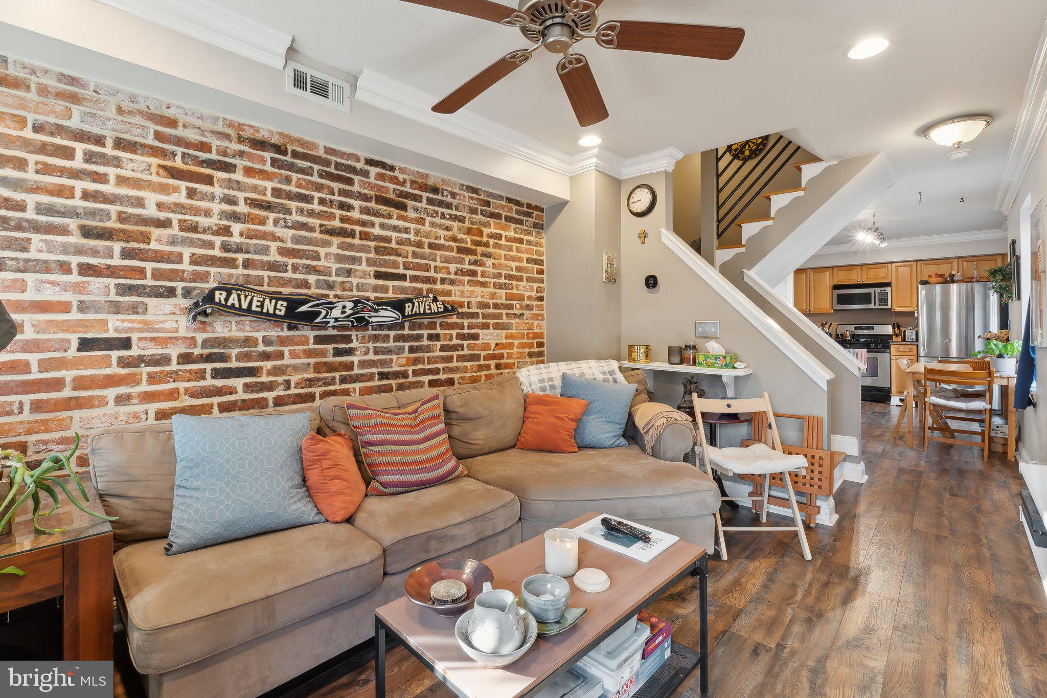 302 E West St