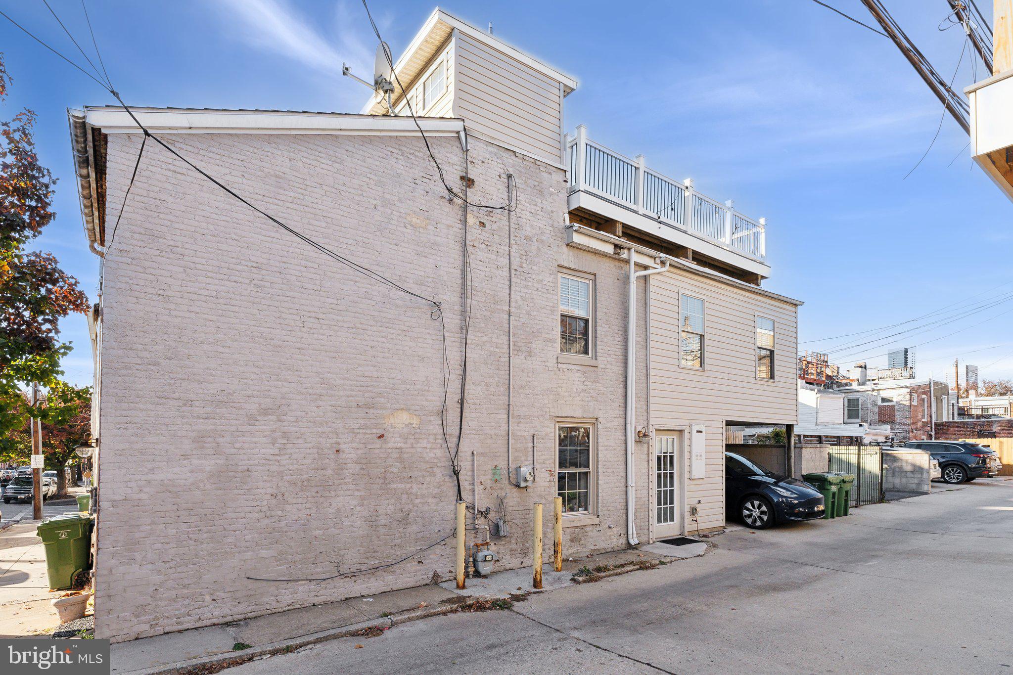 302 E West St