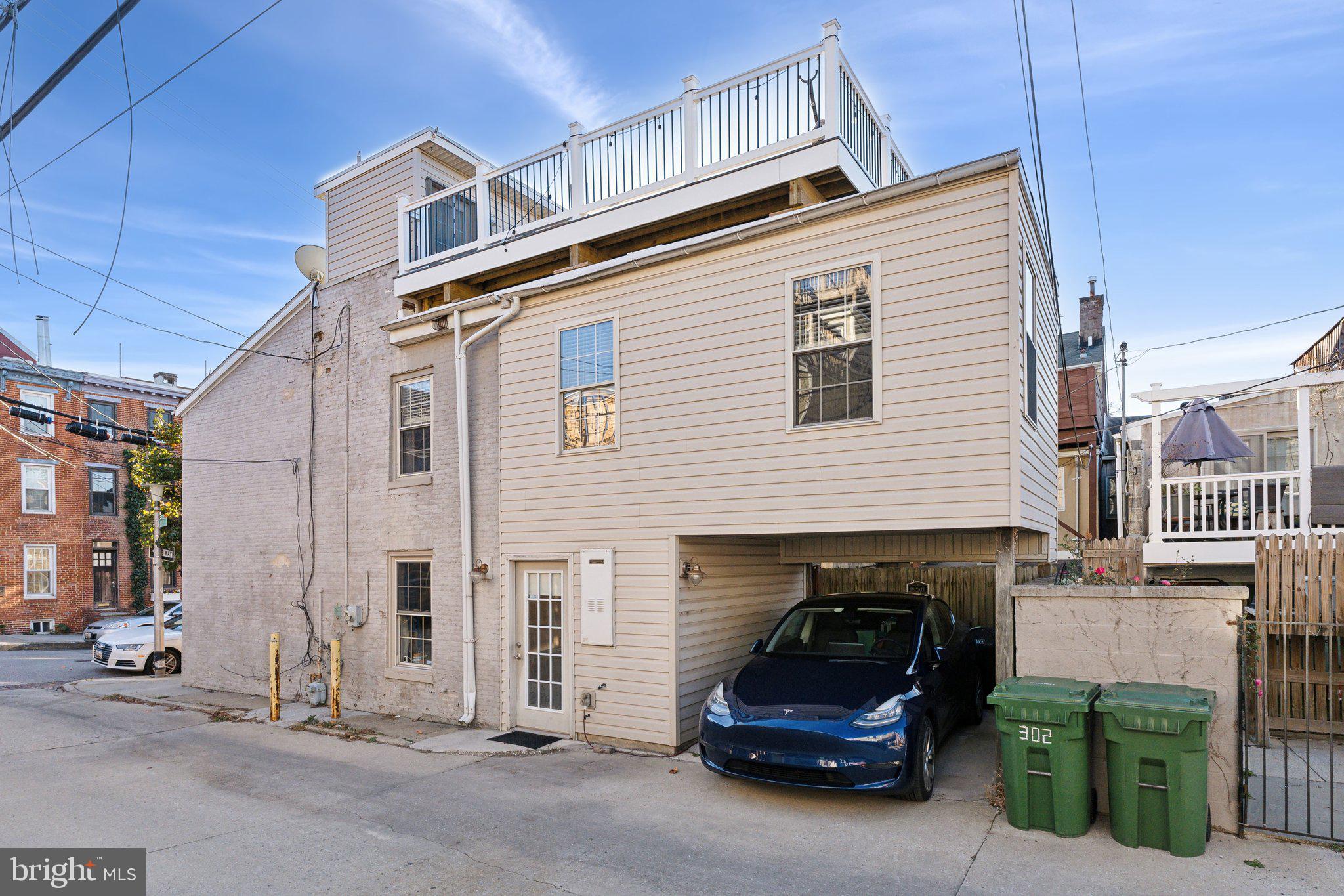 302 E West St