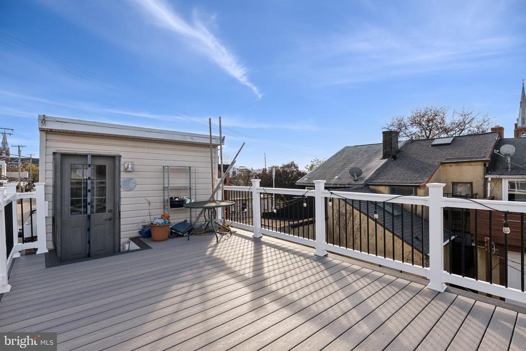 302 E West St