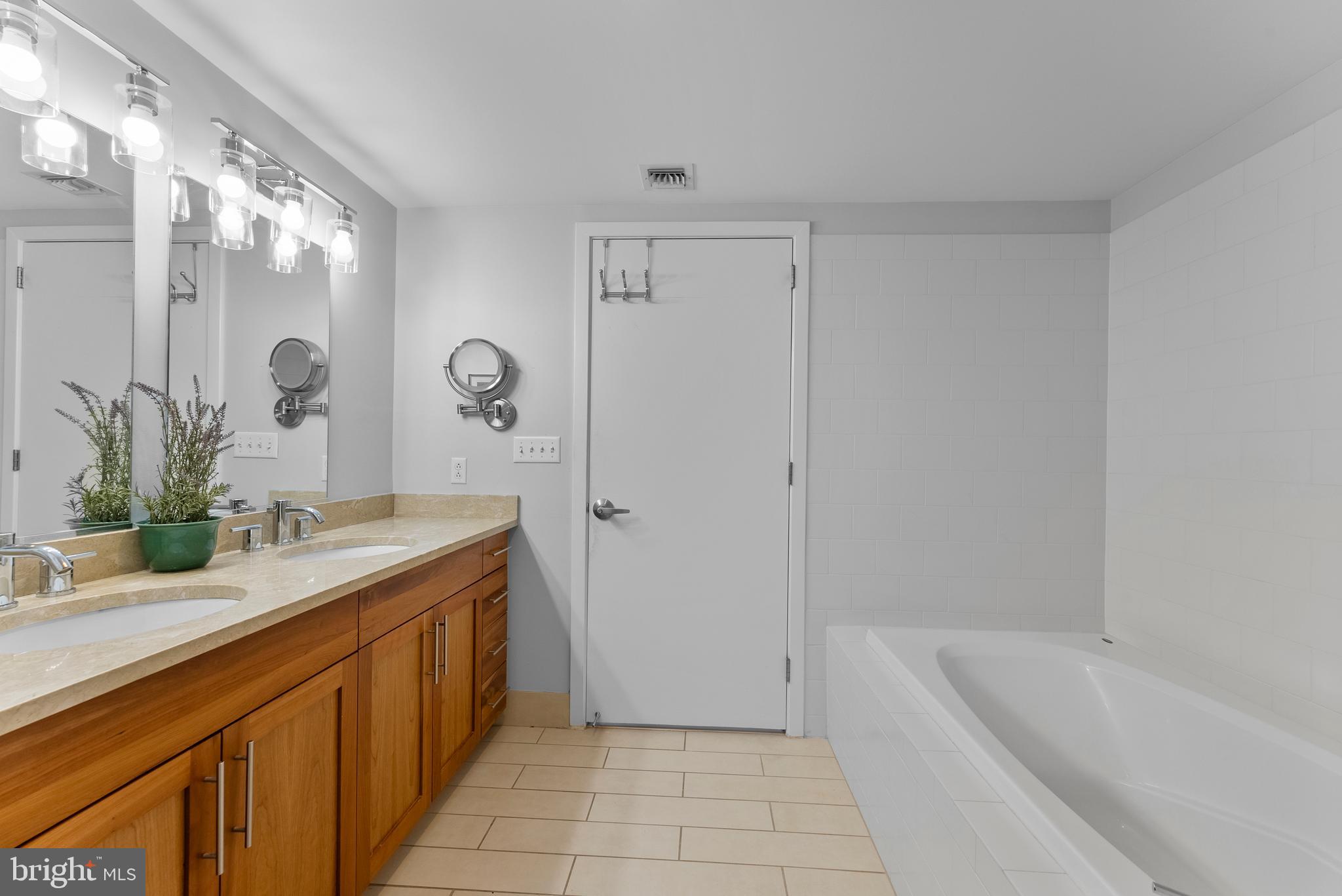 1200 Steuart St #612