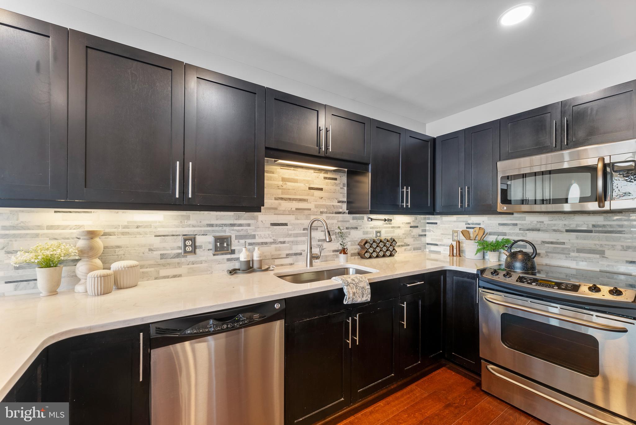 1200 Steuart St #612