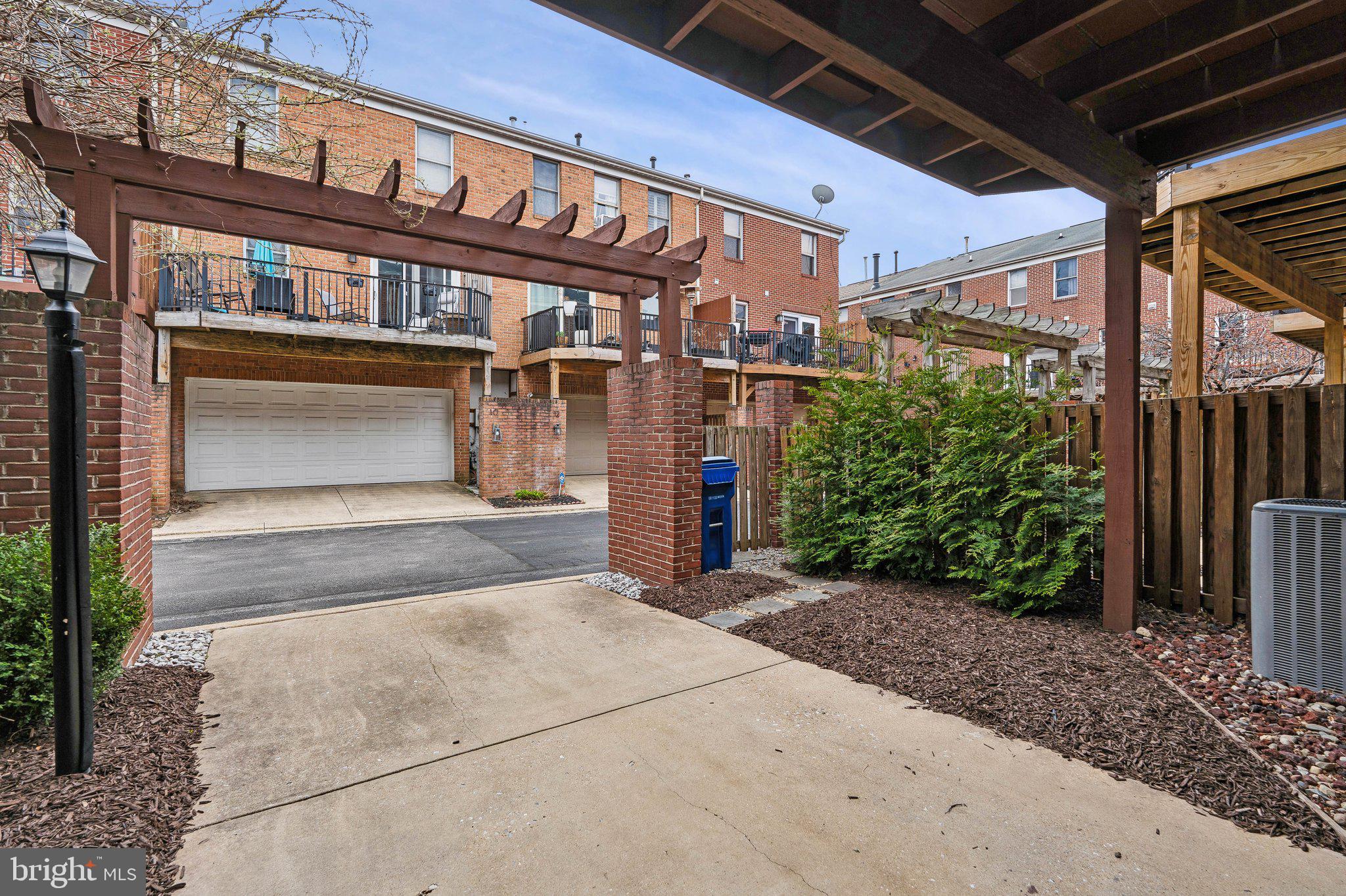 13 W CHURCHILL ST