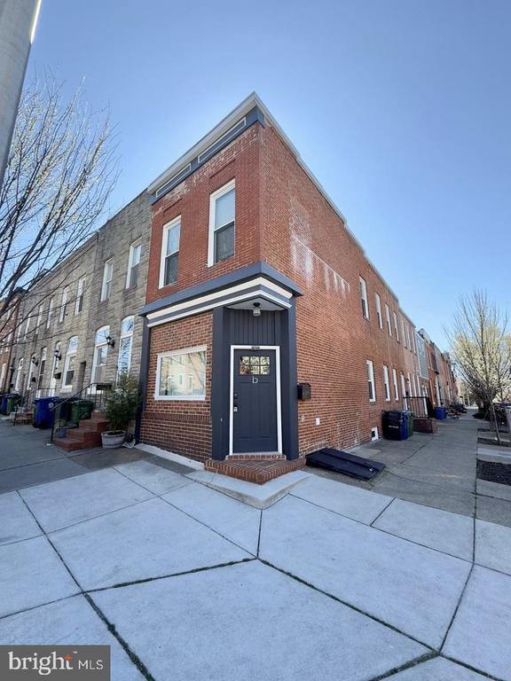 3001 Hudson St
